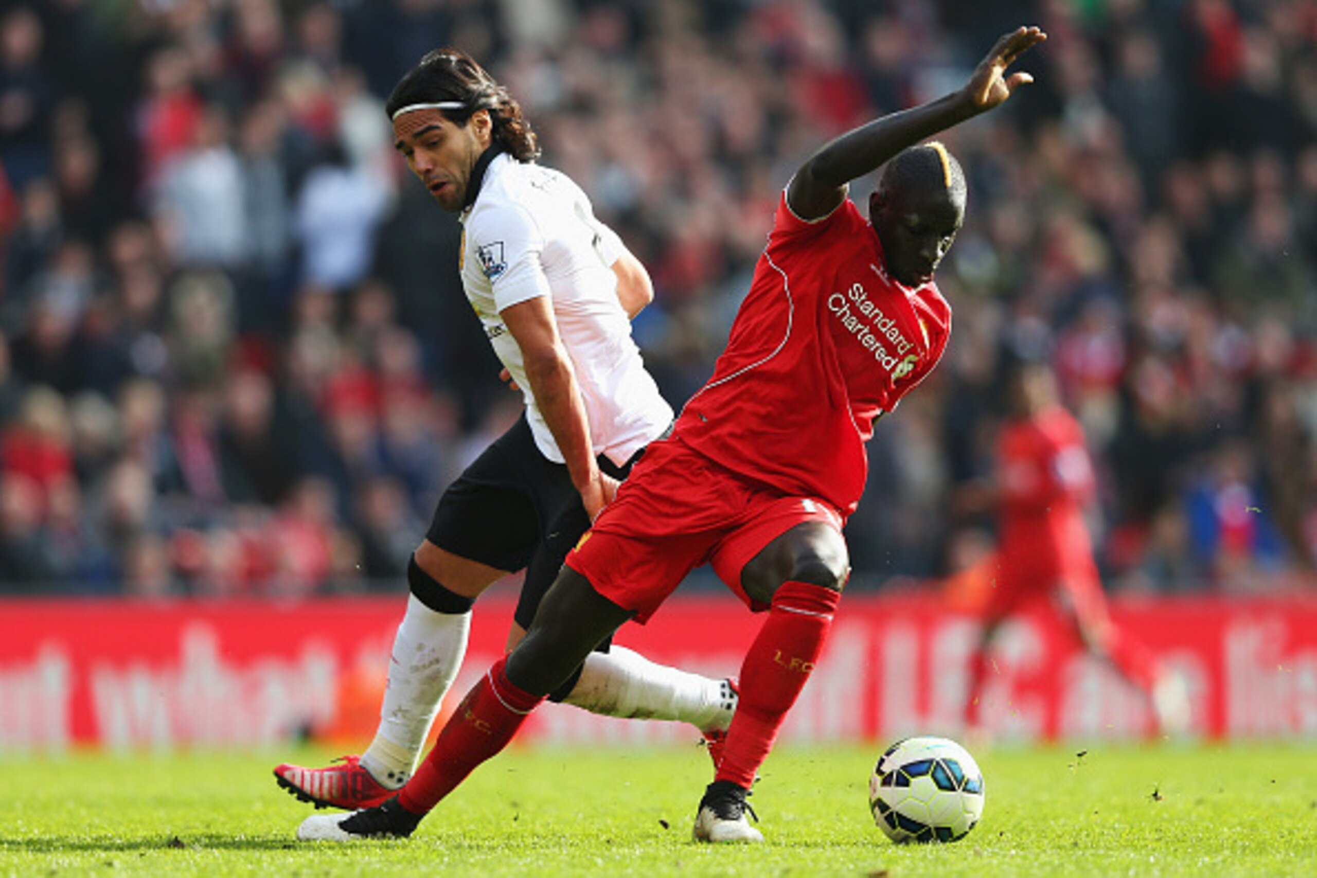 LIVERPOOL, ENGLAND - MARCH 22:  Mamadou Sakho of Liverpool is challenged by Radamel Falcao of Manchester United during the Barclays Premier League match between Liverpool and Manchester United at Anfield on March 22, 2015 in Liverpool, England.  (Photo by