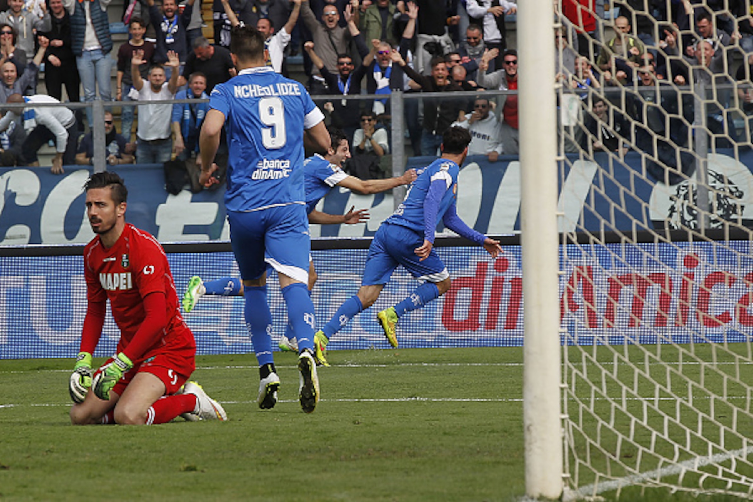 EMPOLI, ITALY - MARCH 22: Riccardo Saponara (R) of Empoli FC celebrates after scoring a goal during the Serie A match between Empoli FC and US Sassuolo Calcio at Stadio Carlo Castellani on March 22, 2015 in Empoli, Italy.  (Photo by Gabriele Maltinti/Gett