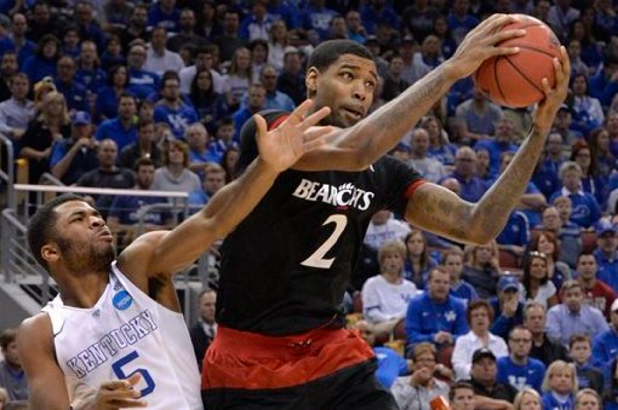 Octavius Ellis and Cincinnati had Kentucky down 24-21 in the first half last Saturday before the Wildcats pulled away for their 36th straight win.