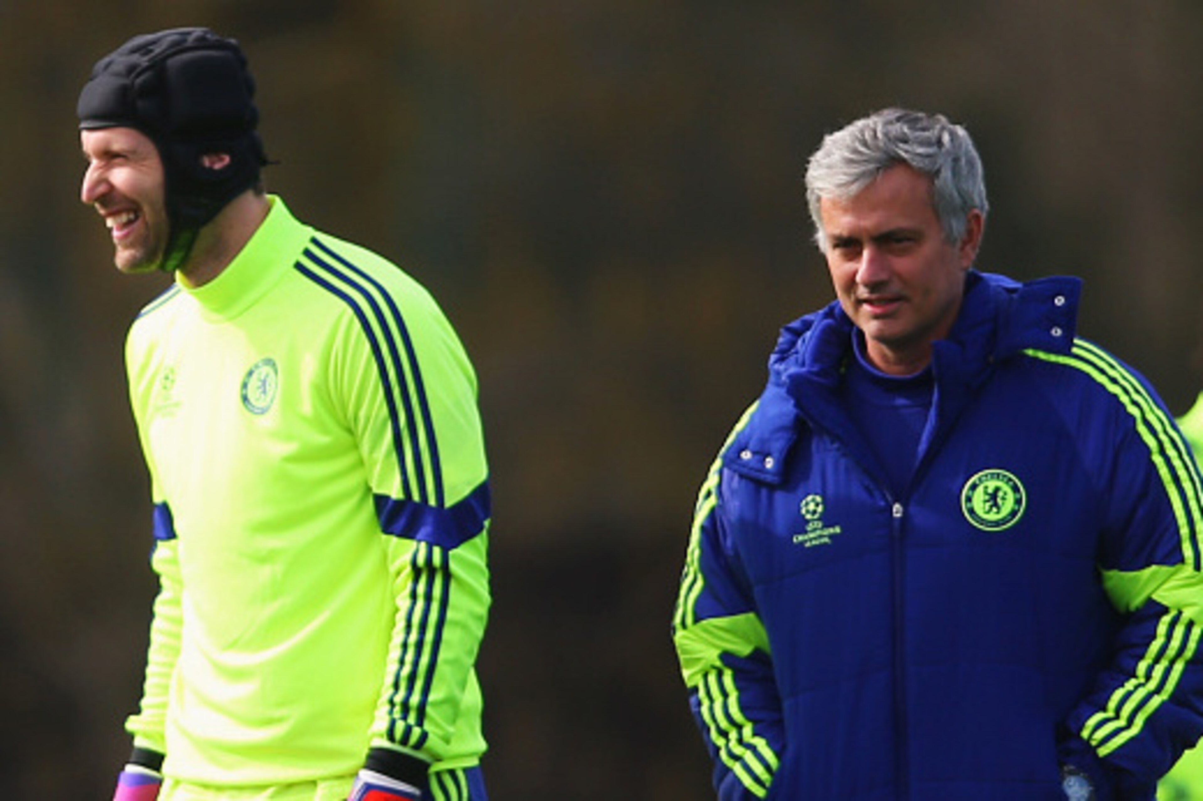 COBHAM, ENGLAND - MARCH 10: Jose Mourinho manager of Chelsea (R) and goalkeeper Petr Cech (2R) smile during a Chelsea training session ahead of the UEFA Champions League Round of 16 second leg match against Paris Saint-Germain at Chelsea Training Ground COBHAM, ENGLAND - MARCH 10: Jose Mourinho manager of Chelsea (R) and goalkeeper Petr Cech (2R) smile during a Chelsea training session ahead of the UEFA Champions League Round of 16 second leg match against Paris Saint-Germain at Chelsea Training Ground