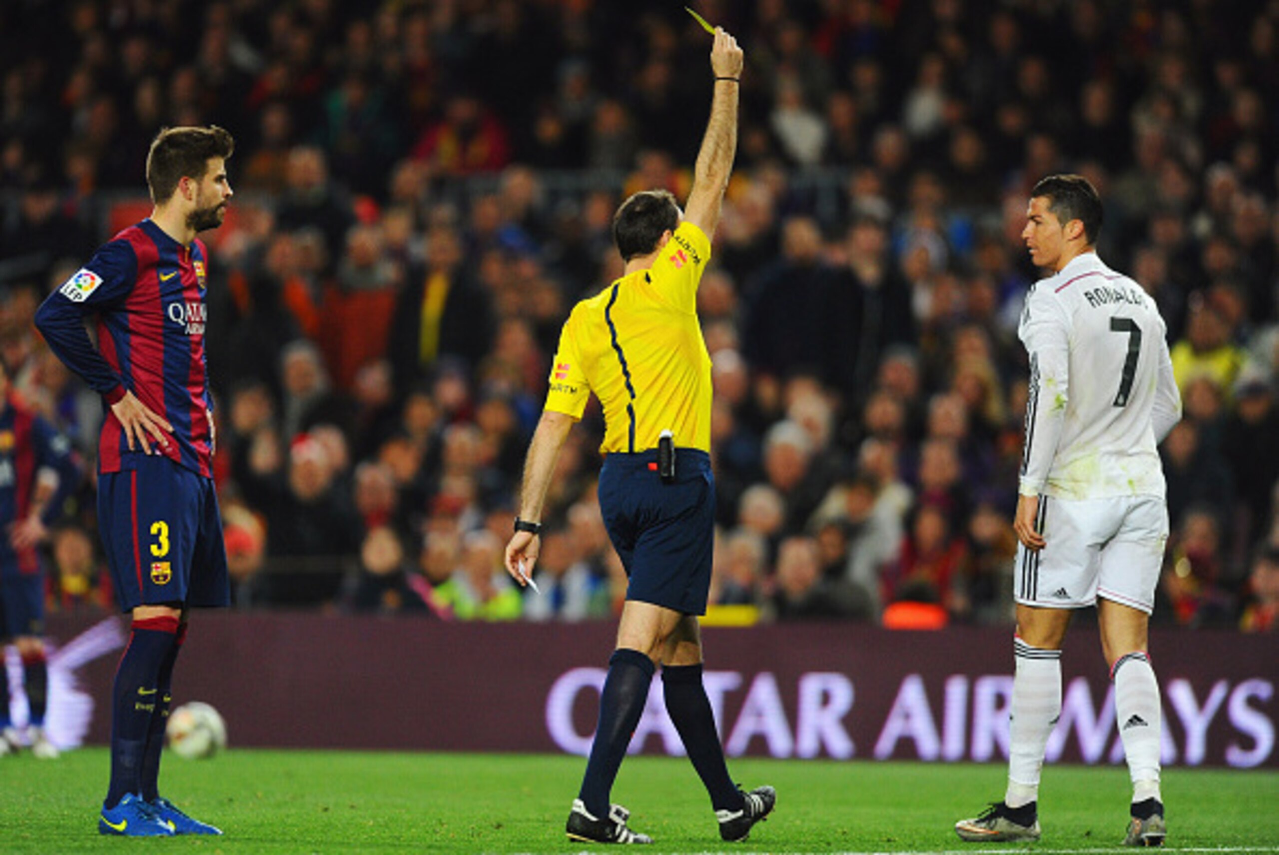 BARCELONA, SPAIN - MARCH 22:  Referee Antonio Miguel Mateu Lahoz shows a yellow card to Cristiano Ronaldo of Real Madrid CF during the La Liga match between FC Barcelona and Real Madrid CF at Camp Nou on March 22, 2015 in Barcelona, Spain.  (Photo by Davi