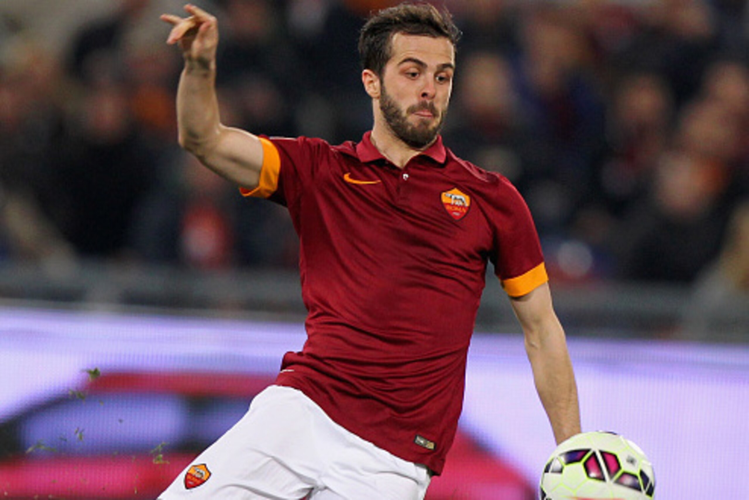 ROME, ITALY - MARCH 02: Miralem Pjanic of AS Roma in action during the Serie A match between AS Roma and Juventus FC at Stadio Olimpico on March 2, 2015 in Rome, Italy. (Photo by Paolo Bruno/Getty Images) ROME, ITALY - MARCH 02: Miralem Pjanic of AS Roma in action during the Serie A match between AS Roma and Juventus FC at Stadio Olimpico on March 2, 2015 in Rome, Italy. (Photo by Paolo Bruno/Getty Images)