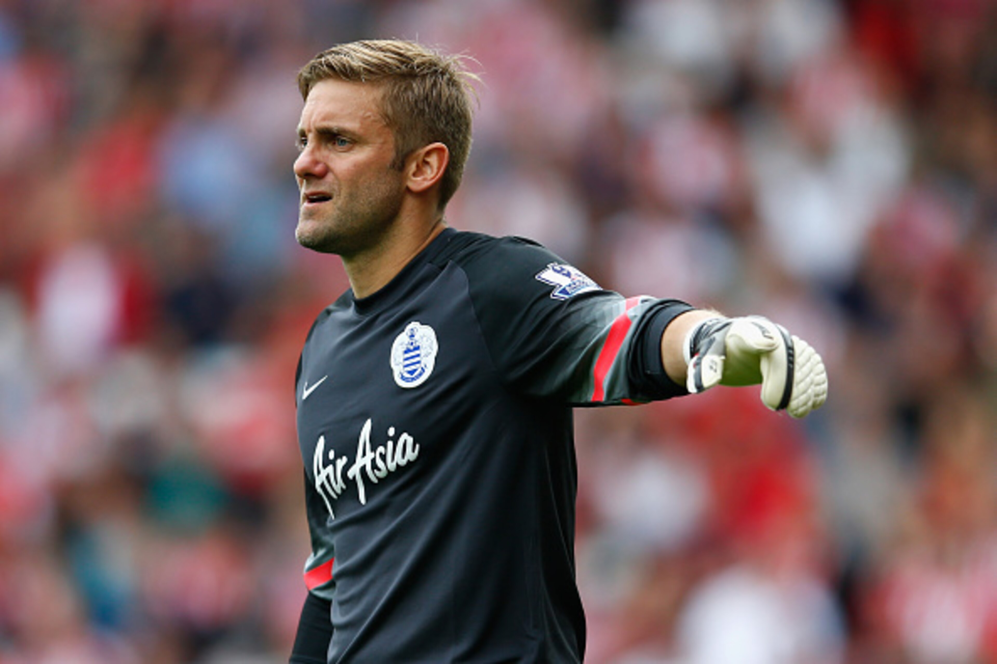 SOUTHAMPTON, ENGLAND - SEPTEMBER 27:  Rob Green of QPR in action during the Barclays Premier League match between Southampton and Queens Park Rangers at St Mary's Stadium on September 27, 2014 in Southampton, England.  (Photo by Julian Finney/Getty Images