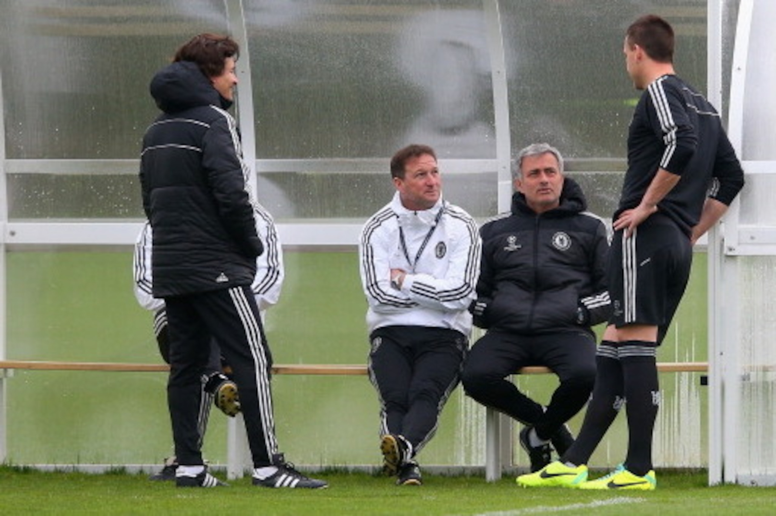 COBHAM, ENGLAND - APRIL 07:  Chelsea manager Jose Mourinho talks to John Terry during Chelsea Training and Press Conference on April 7, 2014 in Cobham, England.  (Photo by Julian Finney/Getty Images)