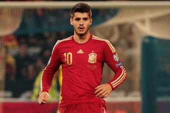 HUELVA, SPAIN - NOVEMBER 15: Alvaro Morata of Spain controls the ball during the UEFA EURO 2016 Group C Qualifier football match between Spain and Belarus at Nuevo Colombino studium on November 15, 2014 in Huelva, Spain. (Photo by Sergio Camacho/Getty Ima