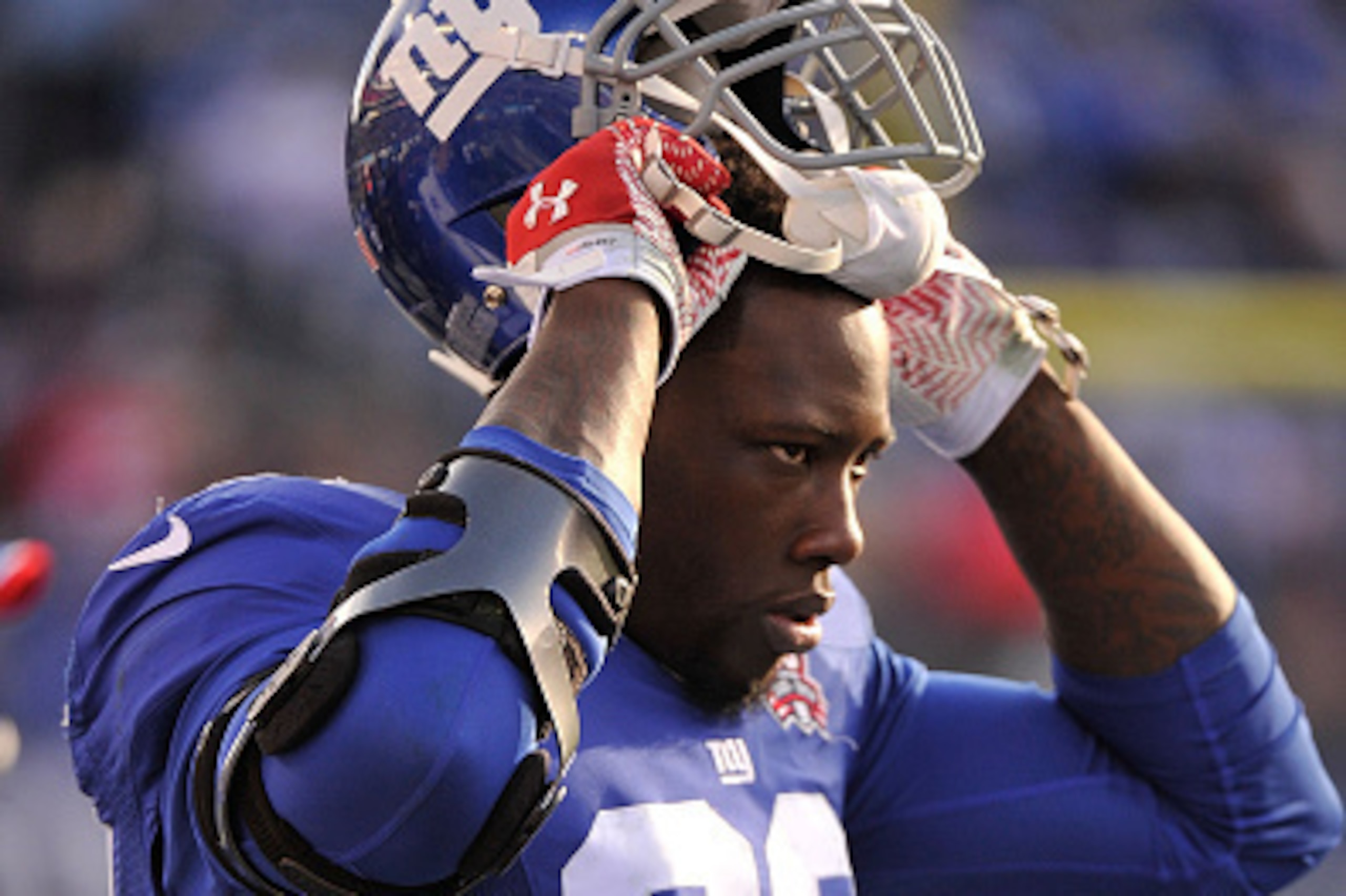 NASHVILLE, TN - DECEMBER 07:  Jason Pierre-Paul #90 of the New York Giants watches from the sideline during the second half of a game against the Tennessee Titans at LP Field on December 7, 2014 in Nashville, Tennessee.  (Photo by Frederick Breedon/Getty 