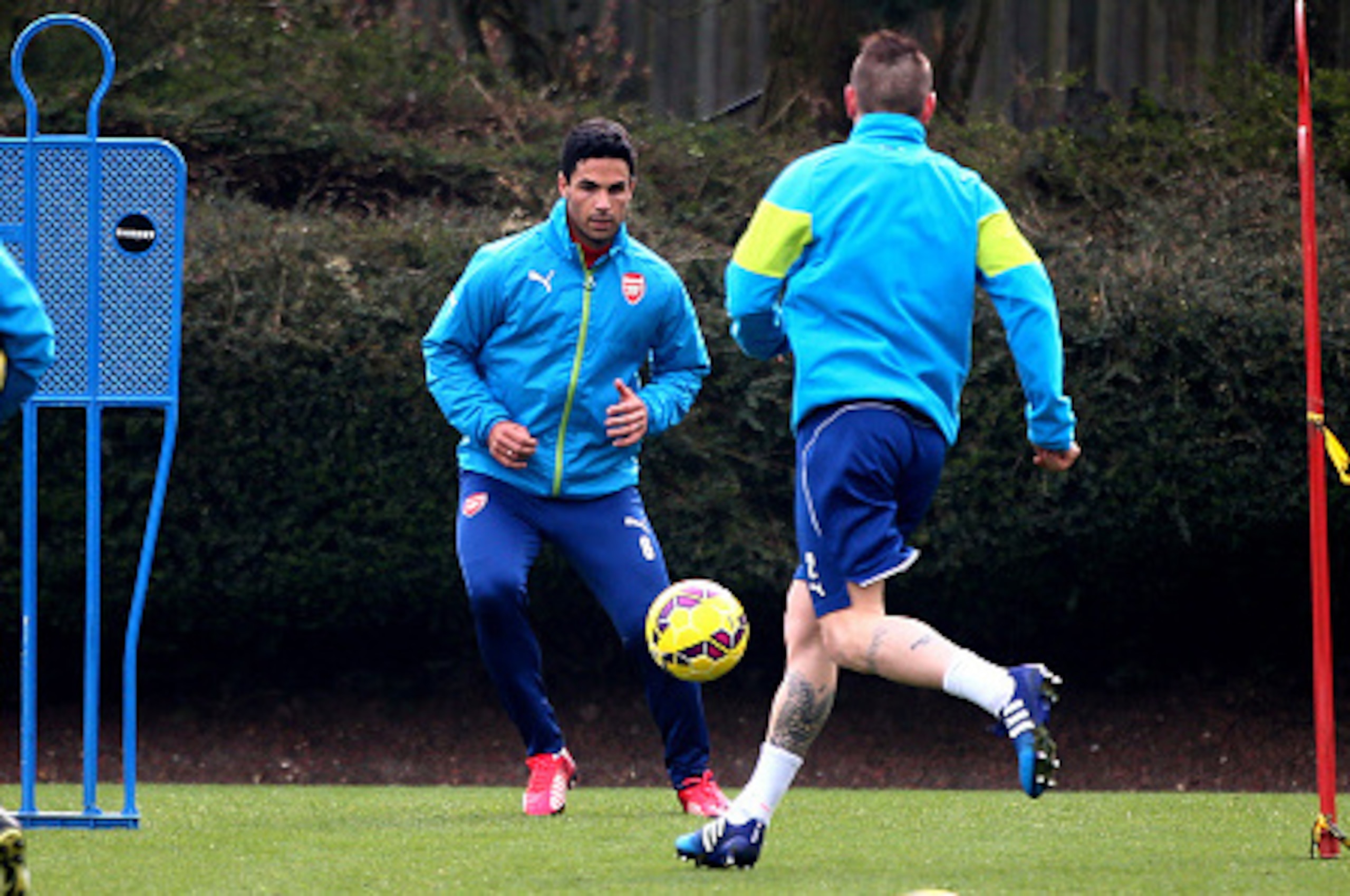 ST ALBANS, ENGLAND - MARCH 16: Arsenal's Mikel Arteta warms up during the Arsenal Training Session ahead of their Champions League match against AS Monaco on March 16, 2015 in St Albans, England. (Photo by Charlie Crowhurst/Getty Images)