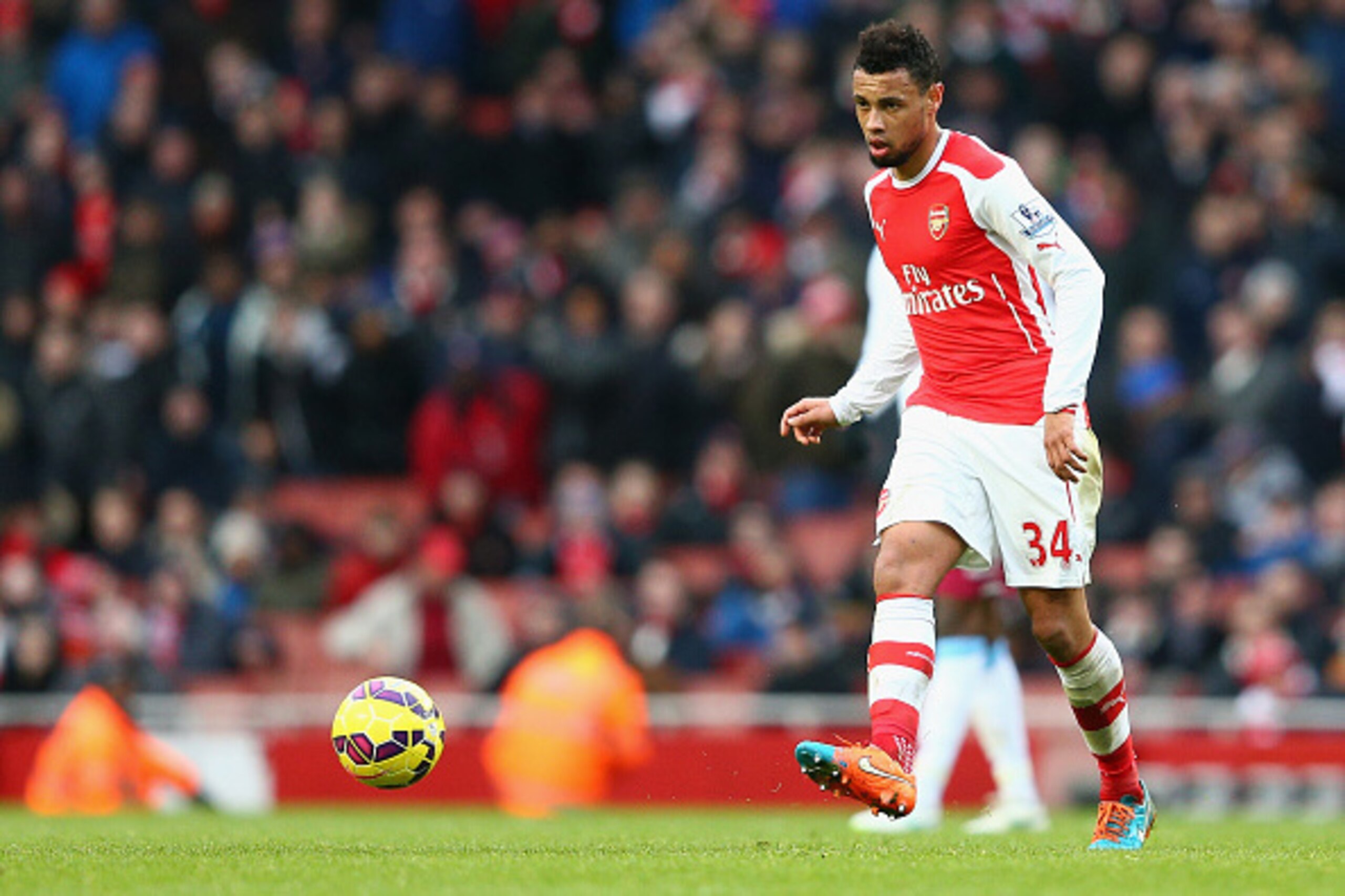 LONDON, ENGLAND - FEBRUARY 01:  Francis Coquelin of Arsenal in action during the Barclays Premier League match between Arsenal and Aston Villa at Emirates Stadium on February 1, 2015 in London, England.  (Photo by Clive Mason/Getty Images)