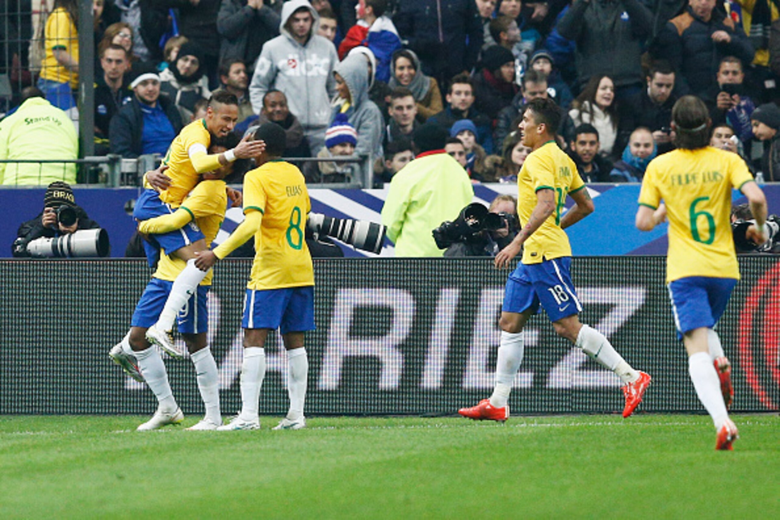 PARIS, FRANCE - MARCH 26:  Neymar (L) of Brazil celebrates with team mates after scoring the second goal of the game for his team during the International Friendly match between France and Brazil at the Stade de France on March 26, 2015 in Paris, France. 