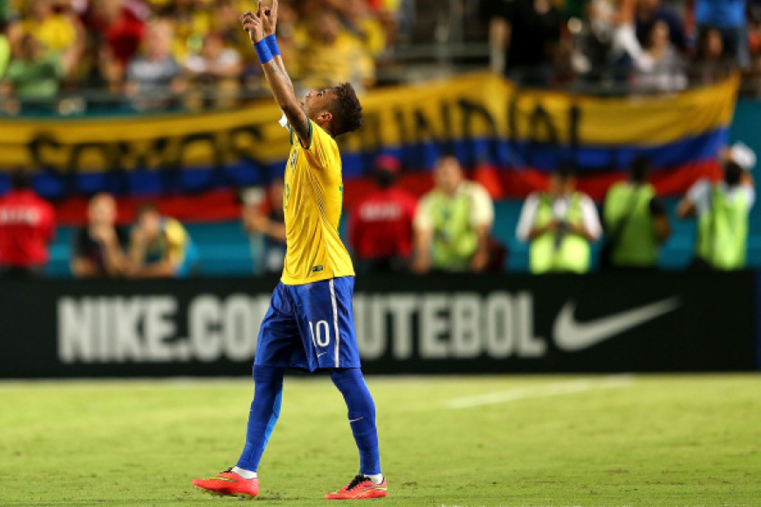 MIAMI GARDENS, FL - SEPTEMBER 05:  Neymar #10 of Brazil celebrates a goal during an International Soccer friendly against Colombia at Sun Life Stadium on September 5, 2014 in Miami Gardens, Florida.  (Photo by Mike Ehrmann/Getty Images)