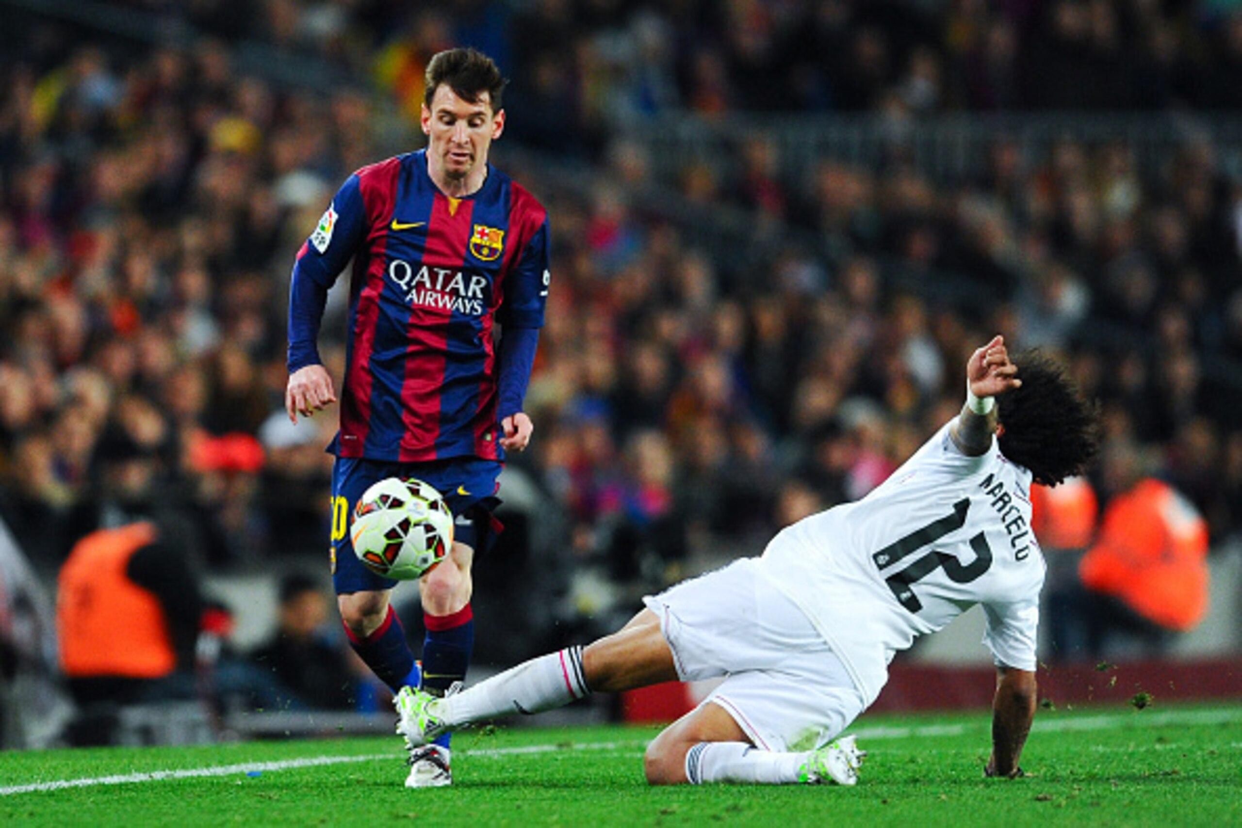 BARCELONA, SPAIN - MARCH 22:  Lionel Messi of FC Barcelona competes for the ball with Marcelo Vieira of Real Madrid CF during the La Liga match Between FC Barcelona and Real Madrid CF at Camp Nou on March 22, 2015 in Barcelona, Spain.  (Photo by David Ram