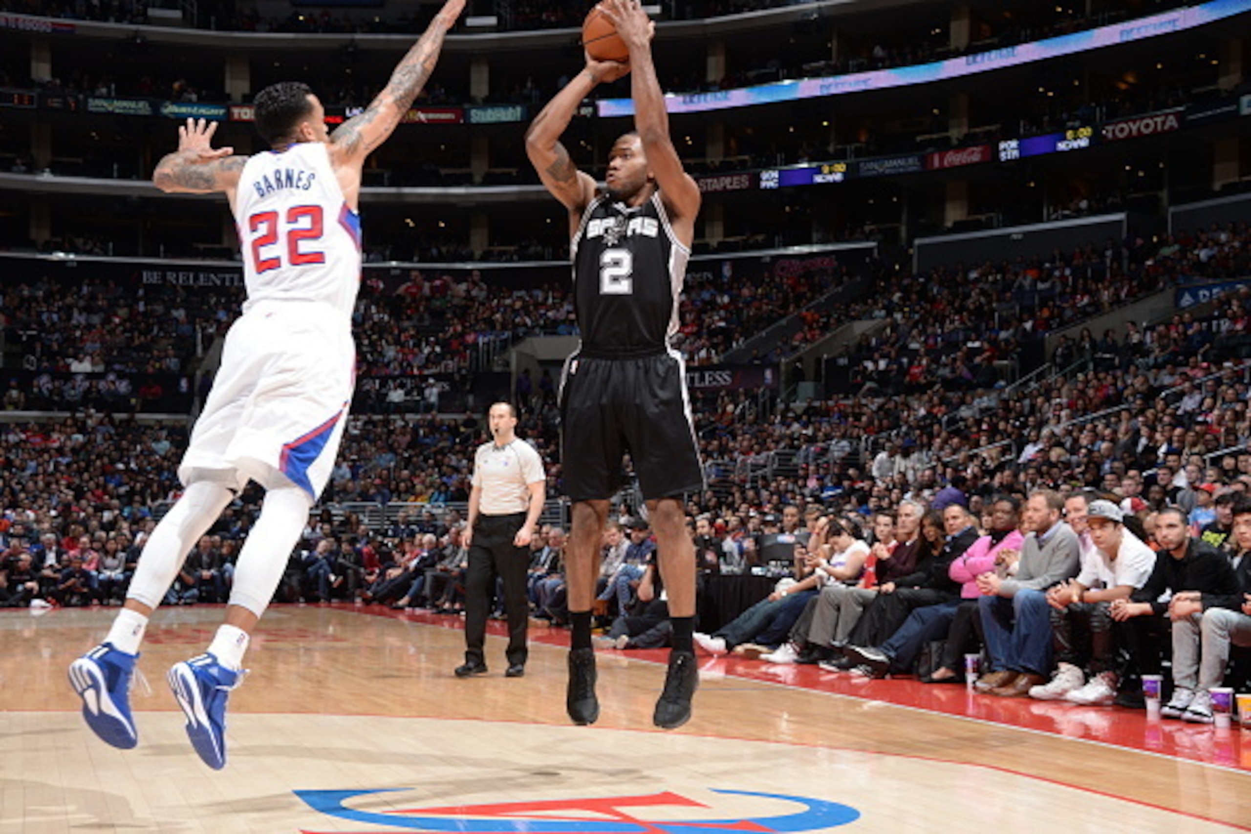 LOS ANGELES, CA - FEBRUARY 19:  Kawhi Leonard #2 of the San Antonio Spurs shoots against Matt Barnes #22 of the Los Angeles Clippers on February 19, 2015 at Staples Center in Los Angeles, California. NOTE TO USER: User expressly acknowledges and agrees th