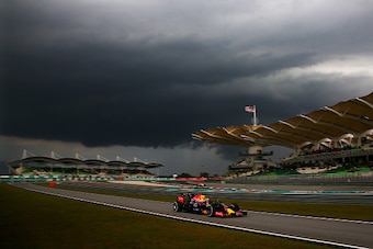 KUALA LUMPUR, MALAYSIA - MARCH 28:  Daniel Ricciardo of Australia and Infiniti Red Bull Racing drives during qualifying for the Malaysia Formula One Grand Prix at Sepang Circuit on March 28, 2015 in Kuala Lumpur, Malaysia.  (Photo by Dan Istitene/Getty Im