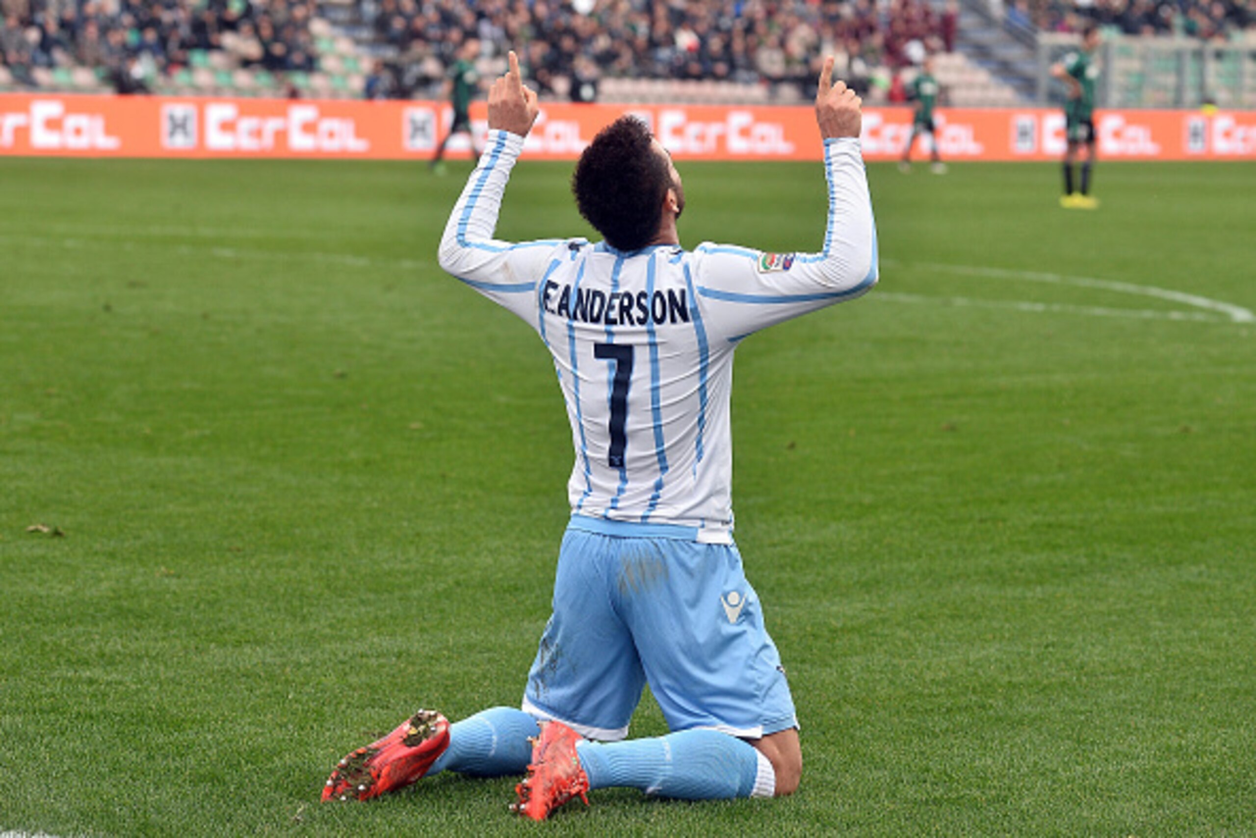 REGGIO NELL'EMILIA, ITALY - MARCH 01:  Felipe Anderson # 7 of SS Lazio celebrates after scoring the opening goal  during the Serie A match between US Sassuolo Calcio and SS Lazio on March 1, 2015 in Reggio nell'Emilia, Italy.  (Photo by Mario Carlini / Ig