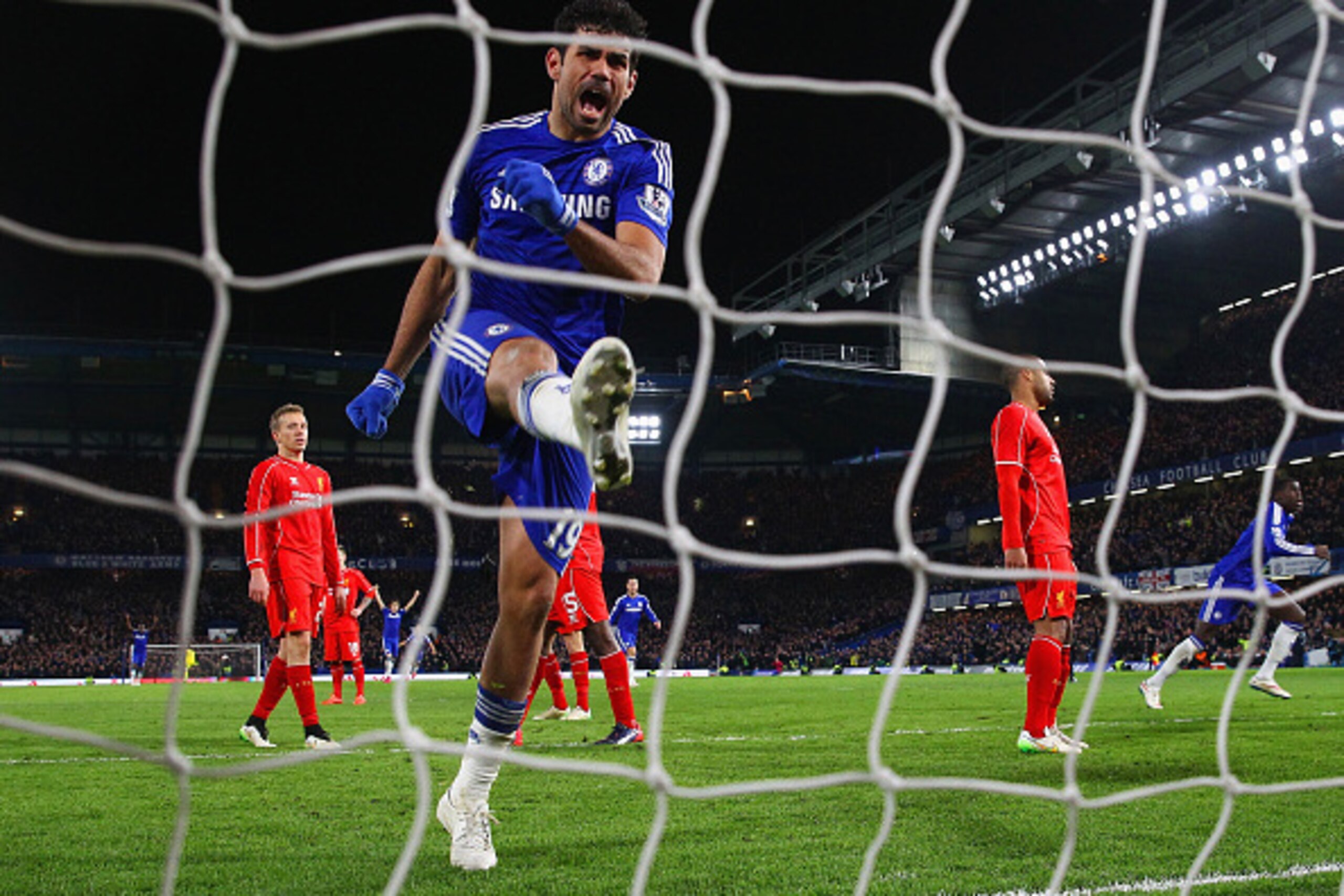 LONDON, ENGLAND - JANUARY 27:  Diego Costa of Chelse celebrates after Branislav Ivanovic of Chelsea scored the opening goal during the Capital One Cup Semi-Final second leg between Chelsea and Liverpool at Stamford Bridge on January 27, 2015 in London, En