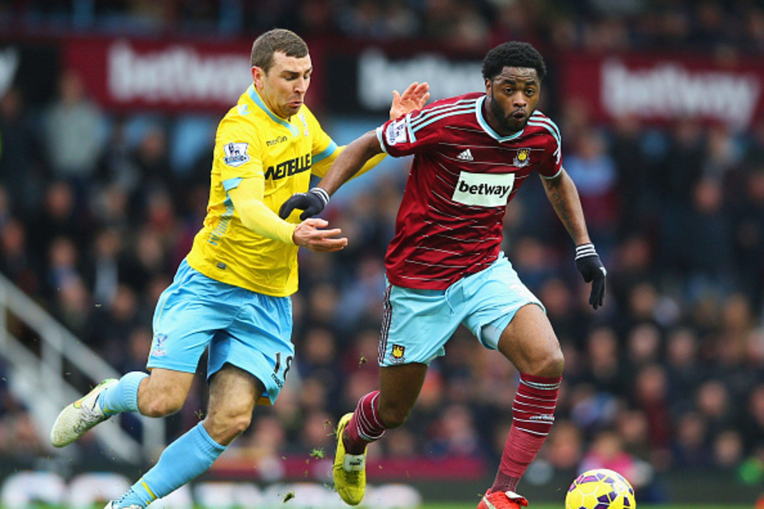 LONDON, ENGLAND - FEBRUARY 28:  Alex Song of West Ham United holds off James McArthur of Crystal Palace during the Barclays Premier League match between West Ham United and Crystal Palace at Boleyn Ground on February 28, 2015 in London, England.  (Photo b
