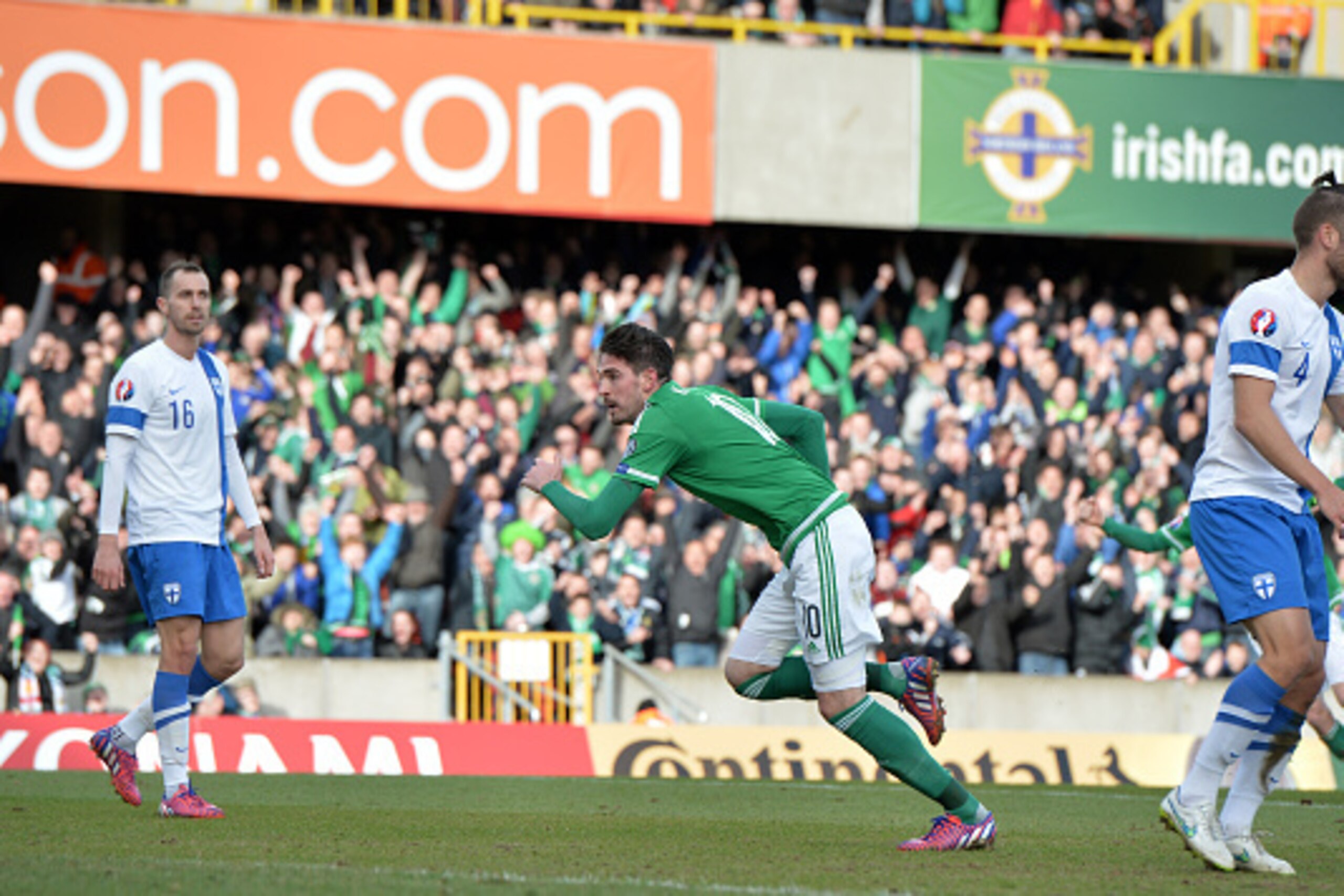BELFAST, NORTHERN IRELAND - MARCH 29:  Kyle Lafferty of Northern Ireland scores with a header to make the score 2-0 during the EURO 2016 Group F qualifier at Windsor Park on March 29, 2015 in Belfast, Northern Ireland.  (Photo by Charles McQuillan/Getty I