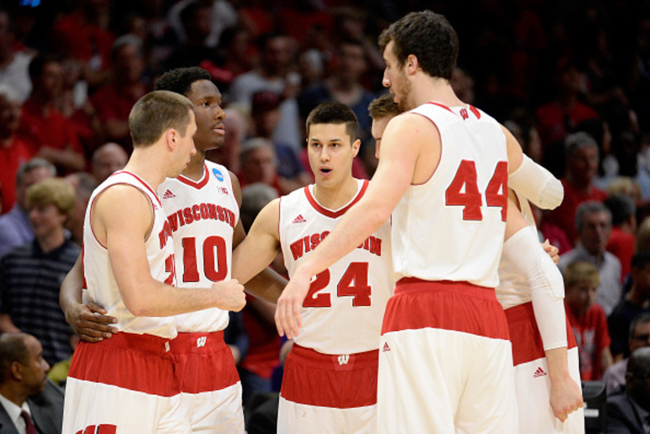 LOS ANGELES, CA - MARCH 28: Josh Gasser #21, Nigel Hayes #10, Bronson Koenig #24, Sam Dekker #15 and Frank Kaminsky #44 of the Wisconsin Badgers huddle while taking on the Arizona Wildcats during the West Regional Final of the 2015 NCAA Men's Basketball LOS ANGELES, CA - MARCH 28: Josh Gasser #21, Nigel Hayes #10, Bronson Koenig #24, Sam Dekker #15 and Frank Kaminsky #44 of the Wisconsin Badgers huddle while taking on the Arizona Wildcats during the West Regional Final of the 2015 NCAA Men's Basketball