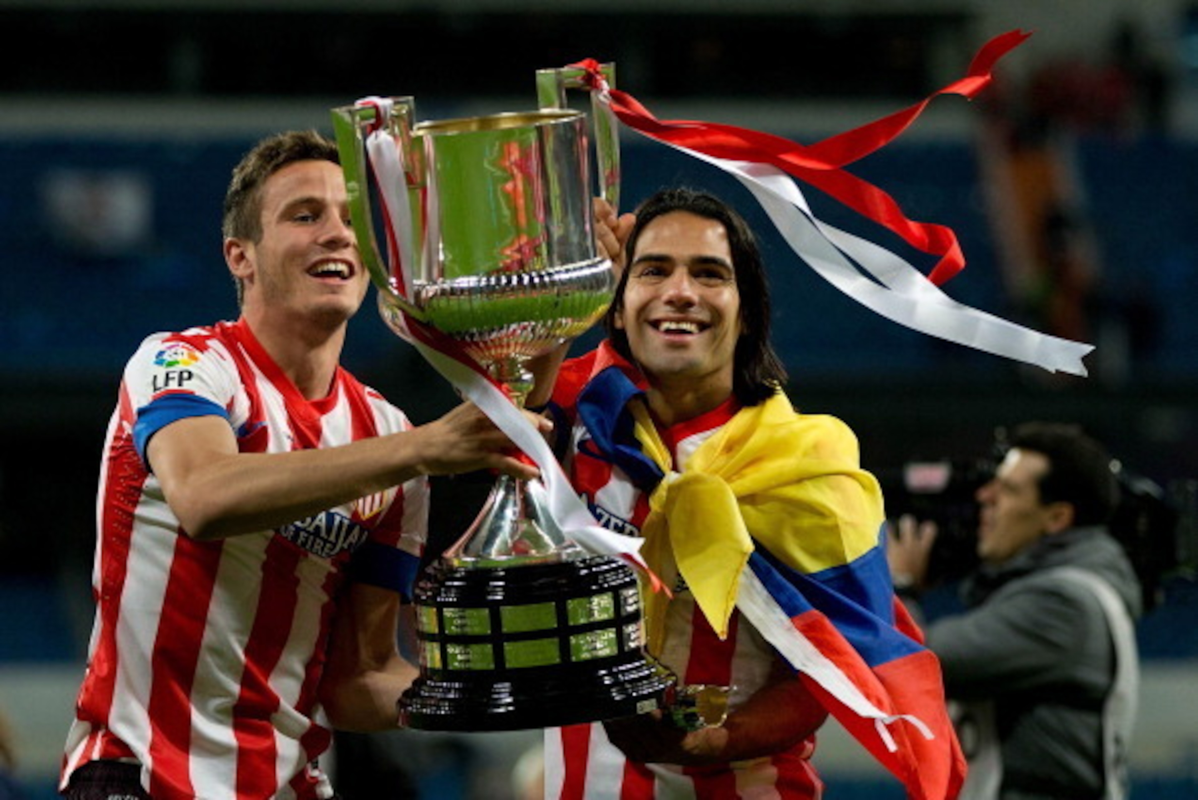 MADRID, SPAIN - MAY 17:  Radamel Falcao (R) of Atletico de Madrid holds the trophy in celebration with his teammate Saul during the Copa del Rey Final match between Real Madrid CF and Club Atletico de Madrid at Estadio Santiago Bernabeu on May 17, 2013 in