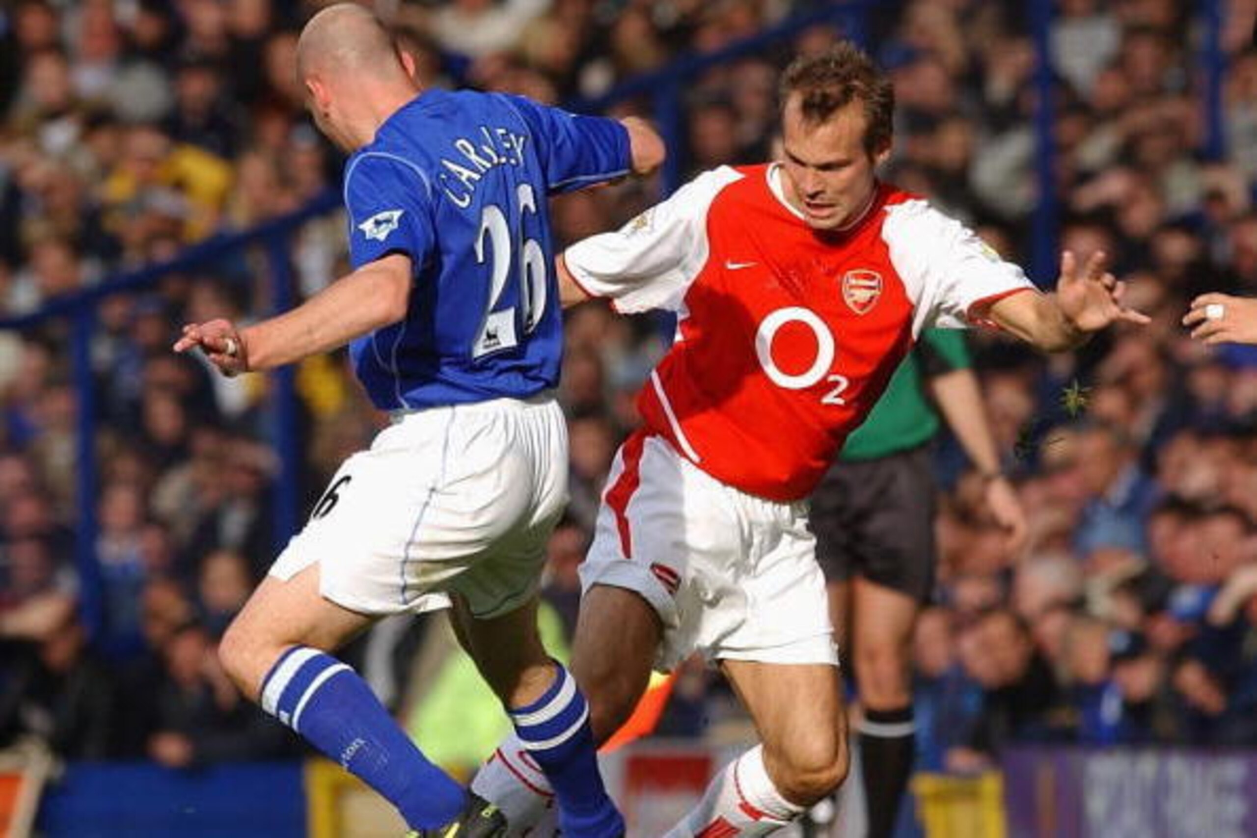 LIVERPOOL - OCTOBER 19:  Freddie Ljungberg of Arsenal holds off Lee Carsley of Everton during the FA Barclaycard Premiership match between Everton and Arsenal at Goodison Park in Liverpool on  October 19, 2002. (Photo by Shaun Botterill/Getty Images.)