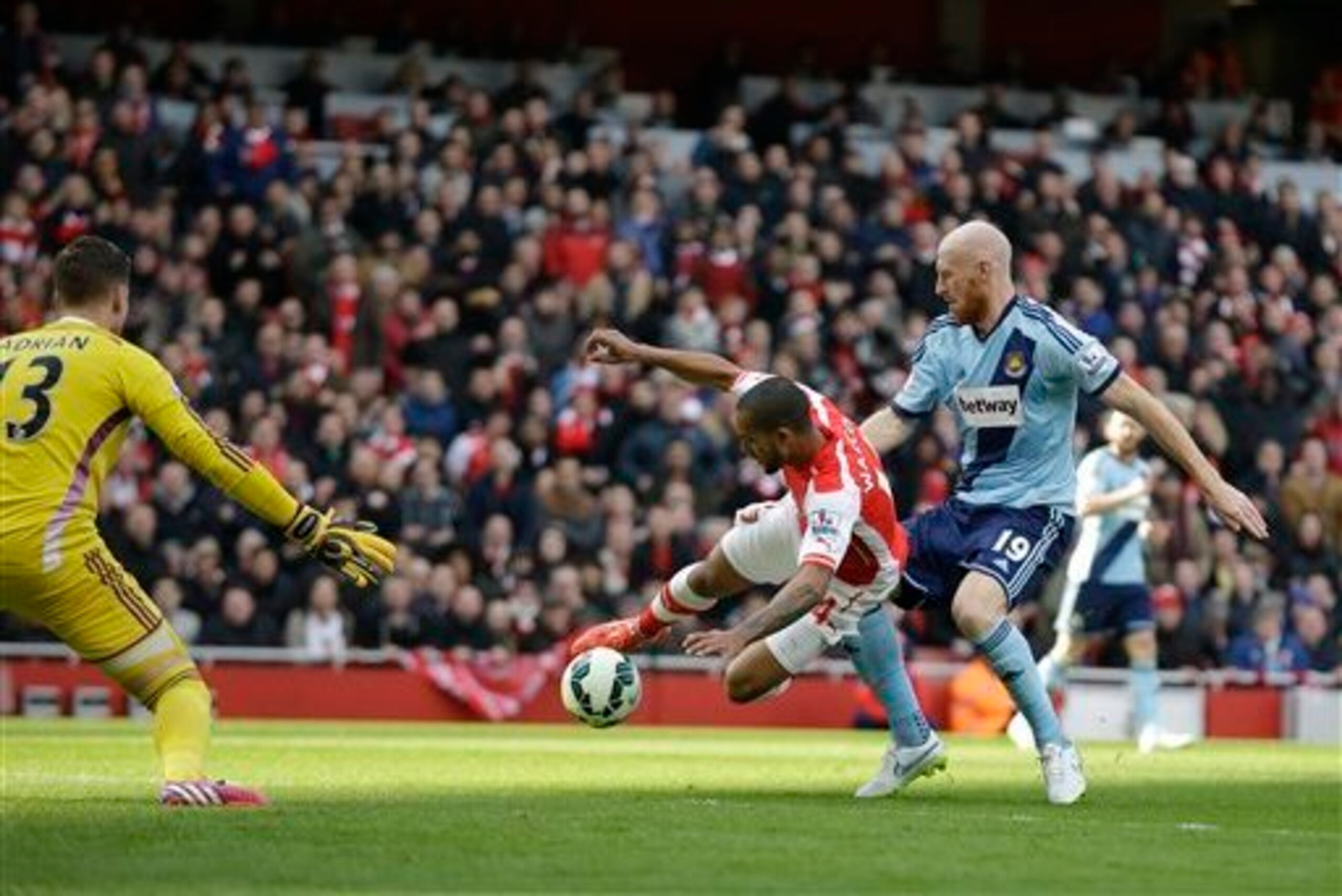 Walcott has surprisingly struggled in front of goal recently.
