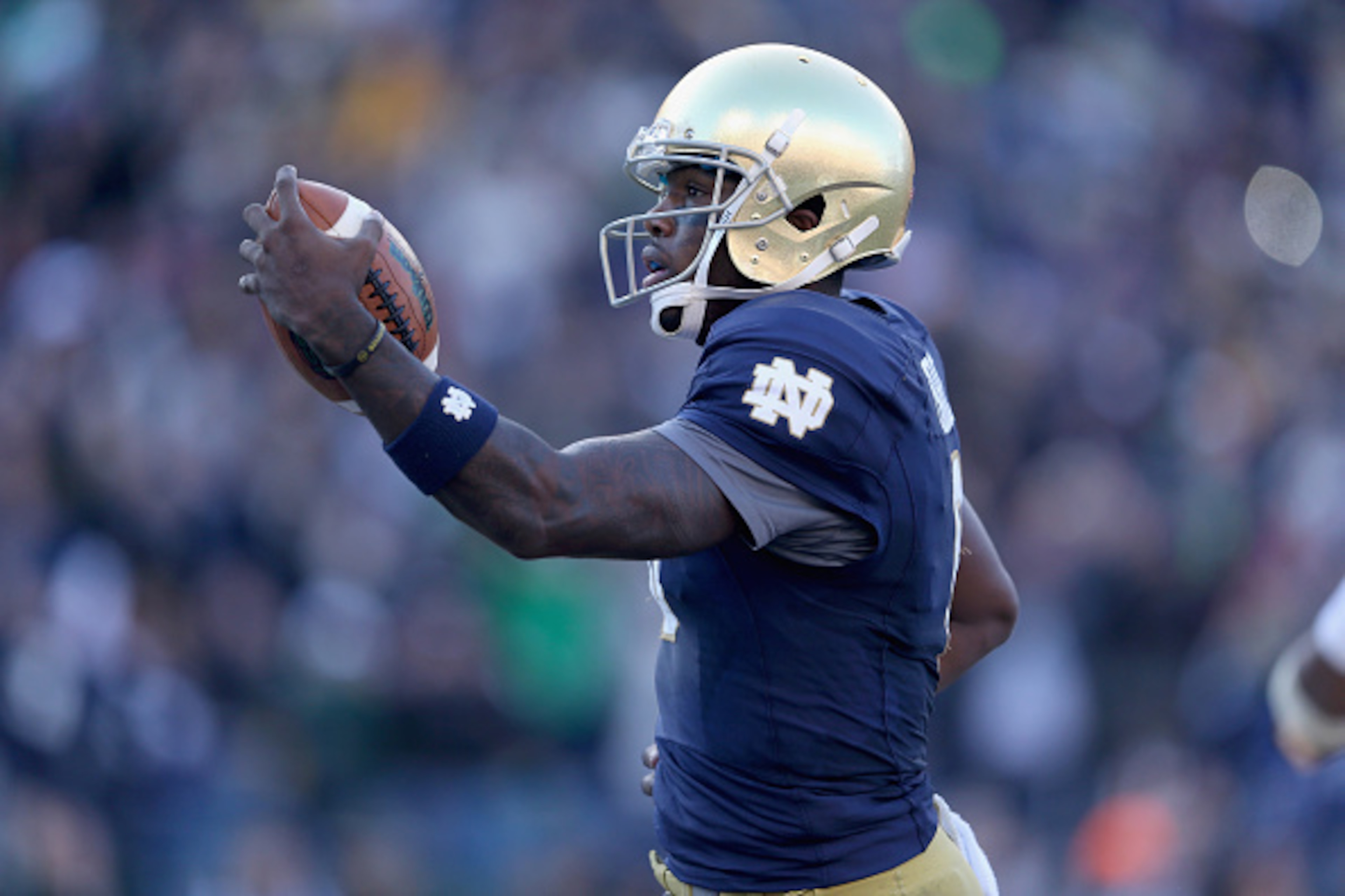 NASHVILLE, TN - DECEMBER 30:  Malik Zaire #8 of the Notre Dame Fighting Irish runs for a touchdown against the LSU Tigers during the Franklin American Mortgage Music City Bowl at LP Field on December 30, 2014 in Nashville, Tennessee.  (Photo by Andy Lyons