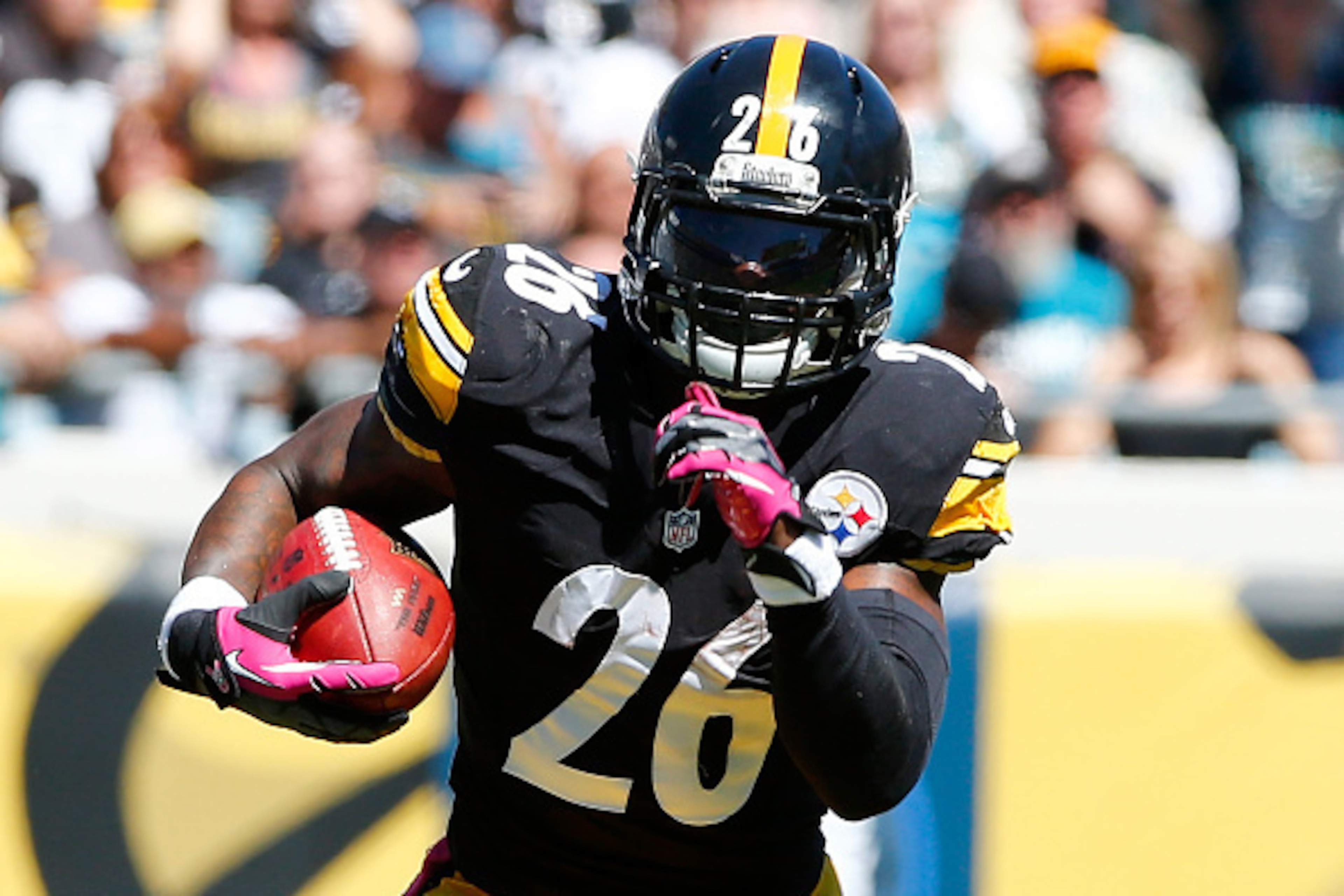 JACKSONVILLE, FL - OCTOBER 05: Le'Veon Bell #26 of the Pittsburgh Steelers runs for yardage during the game against the Jacksonville Jaguars at EverBank Field on October 5, 2014 in Jacksonville, Florida. (Photo by Sam Greenwood/Getty Images) JACKSONVILLE, FL - OCTOBER 05: Le'Veon Bell #26 of the Pittsburgh Steelers runs for yardage during the game against the Jacksonville Jaguars at EverBank Field on October 5, 2014 in Jacksonville, Florida. (Photo by Sam Greenwood/Getty Images)