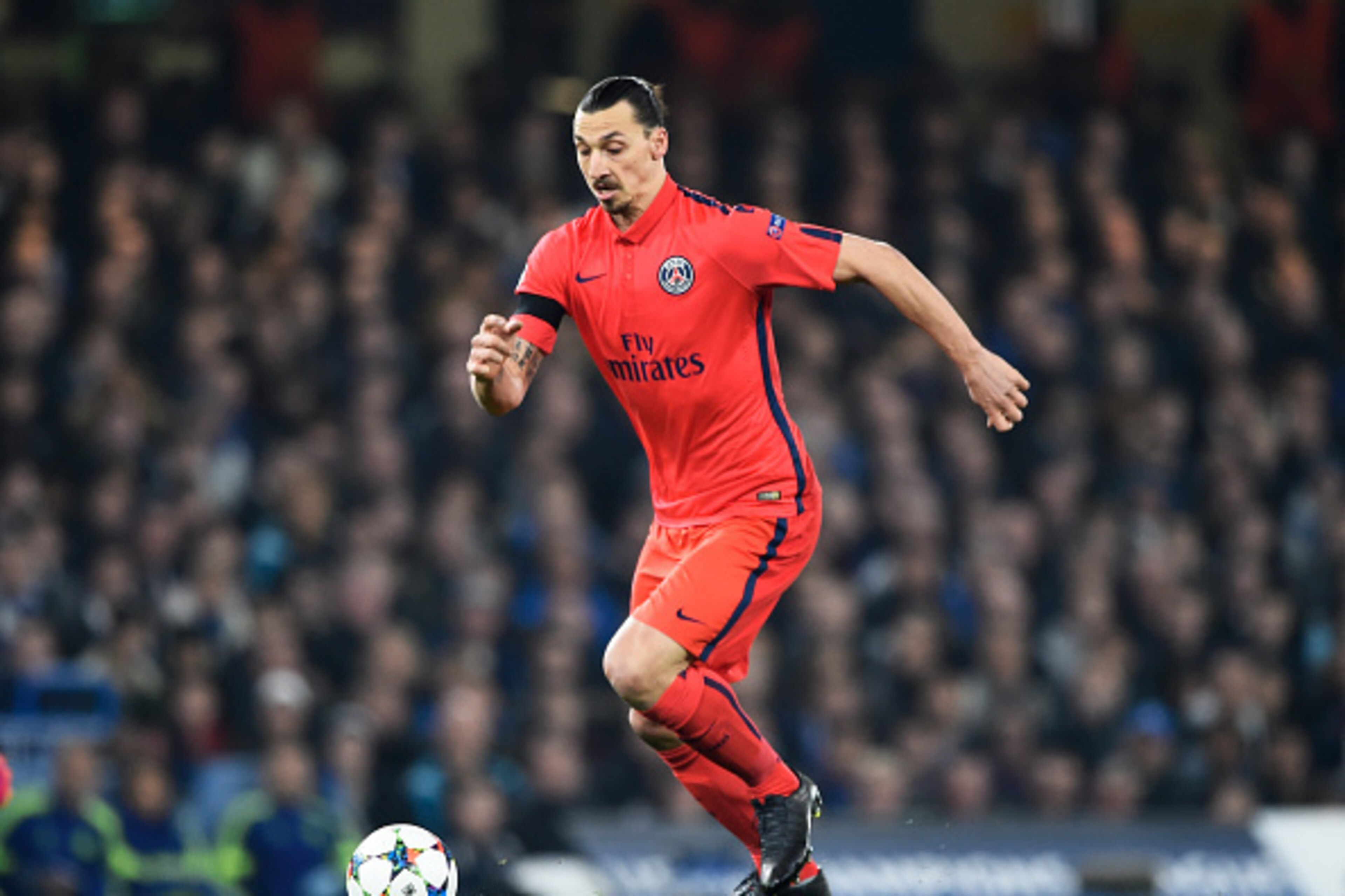 LONDON, ENGLAND - MARCH 11:  Zlatan Ibrahimovic of PSG runs with the ball during the UEFA Champions League Round of 16, second leg match between Chelsea and Paris Saint-Germain at Stamford Bridge on March 11, 2015 in London, England.  (Photo by Mike Hewit