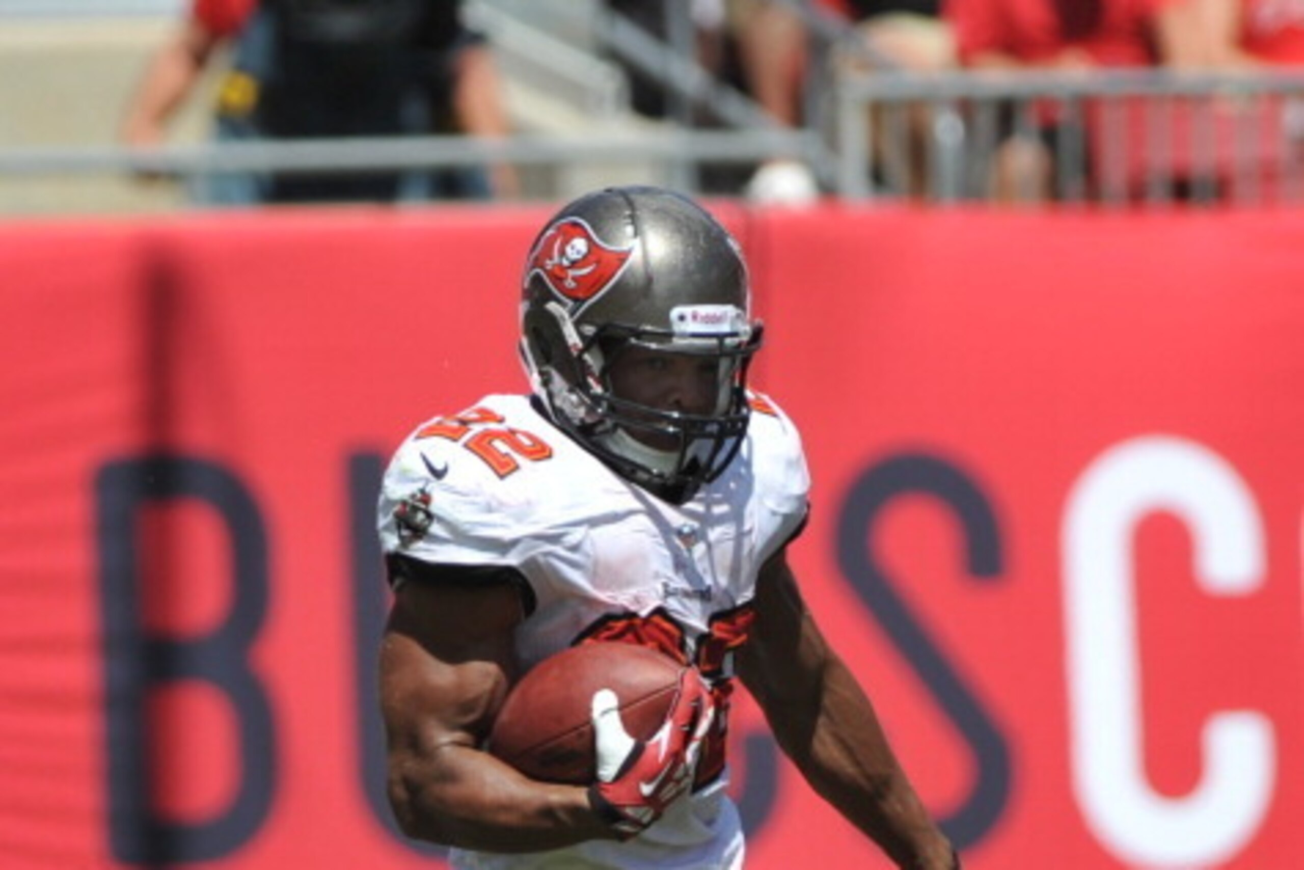 TAMPA, FL - SEPTEMBER 29: Running back Doug Martin #22 of the Tampa Bay Buccaneers rushes upfield against the Arizona Cardinals September 29, 2013 at Raymond James Stadium in Tampa, Florida. (Photo by Al Messerschmidt/Getty Images) TAMPA, FL - SEPTEMBER 29: Running back Doug Martin #22 of the Tampa Bay Buccaneers rushes upfield against the Arizona Cardinals September 29, 2013 at Raymond James Stadium in Tampa, Florida. (Photo by Al Messerschmidt/Getty Images)