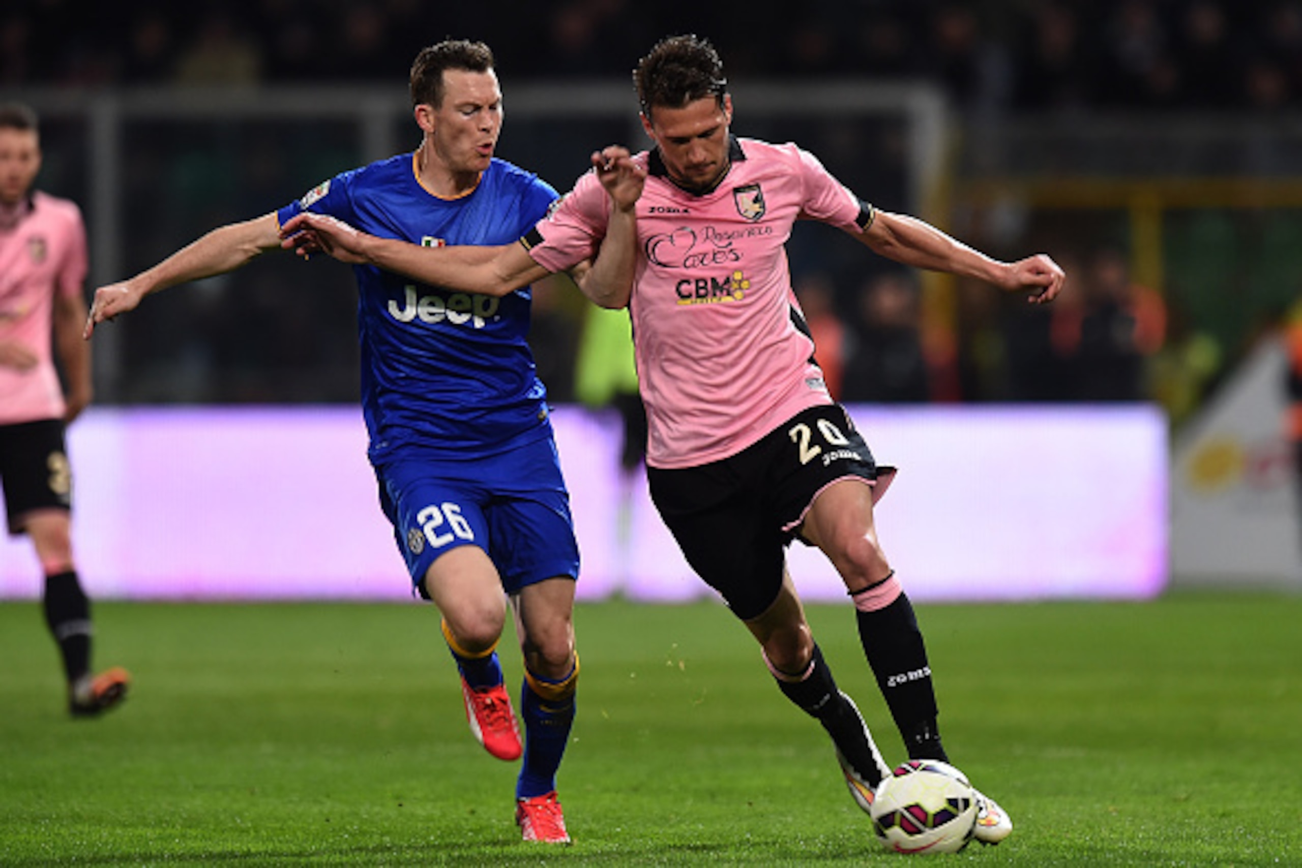 PALERMO, ITALY - MARCH 14: Franco Vazquez (R) of Palermo and Stephan Lichtsteiner of Juventus compete for the ball during the Serie A match between US Citta di Palermo and Juventus FC at Stadio Renzo Barbera on March 14, 2015 in Palermo, Italy. (Photo PALERMO, ITALY - MARCH 14: Franco Vazquez (R) of Palermo and Stephan Lichtsteiner of Juventus compete for the ball during the Serie A match between US Citta di Palermo and Juventus FC at Stadio Renzo Barbera on March 14, 2015 in Palermo, Italy. (Photo