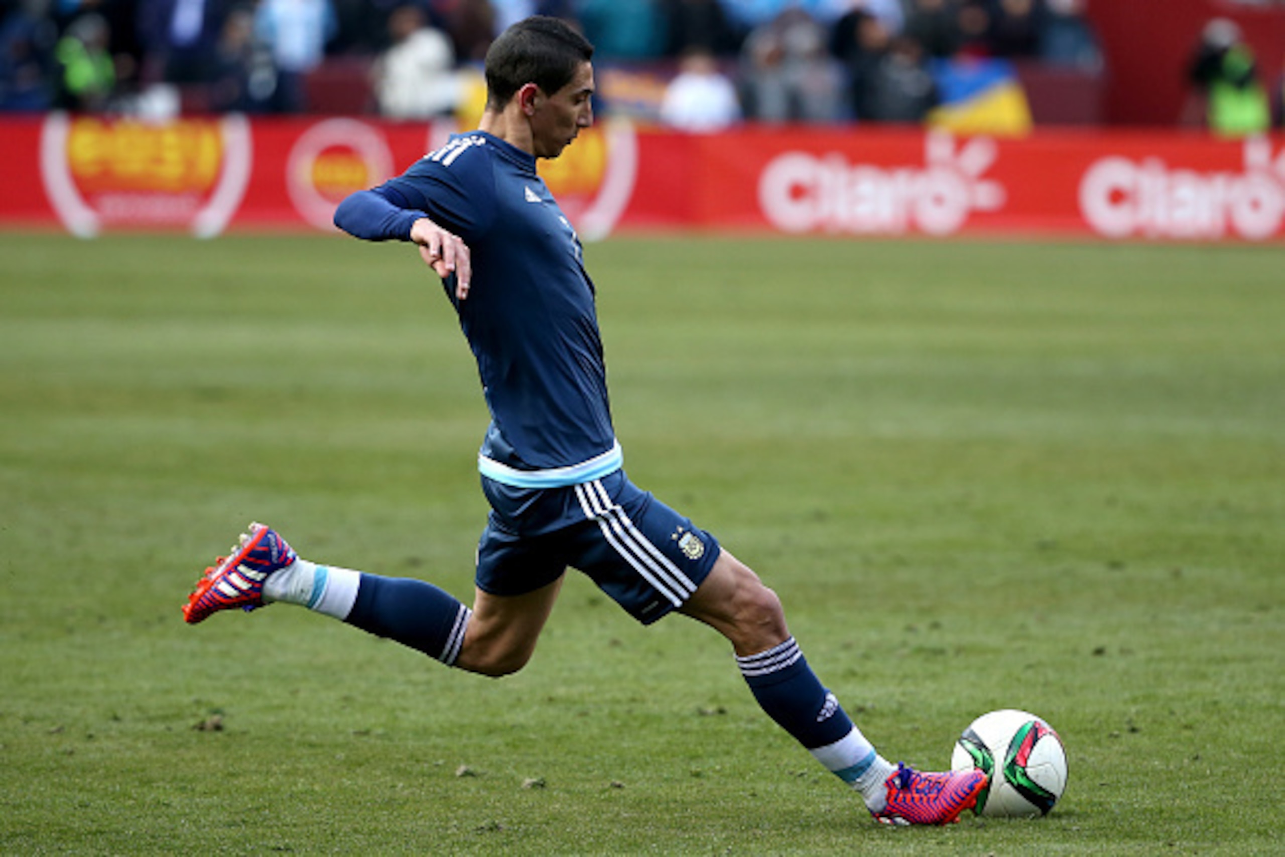 LANDOVER, MD - MARCH 28: Angel di Maria #7 of Argentina in action against El Salvador during an International Friendly at FedExField on March 28, 2015 in Landover, Maryland. (Photo by Patrick Smith/Getty Images)