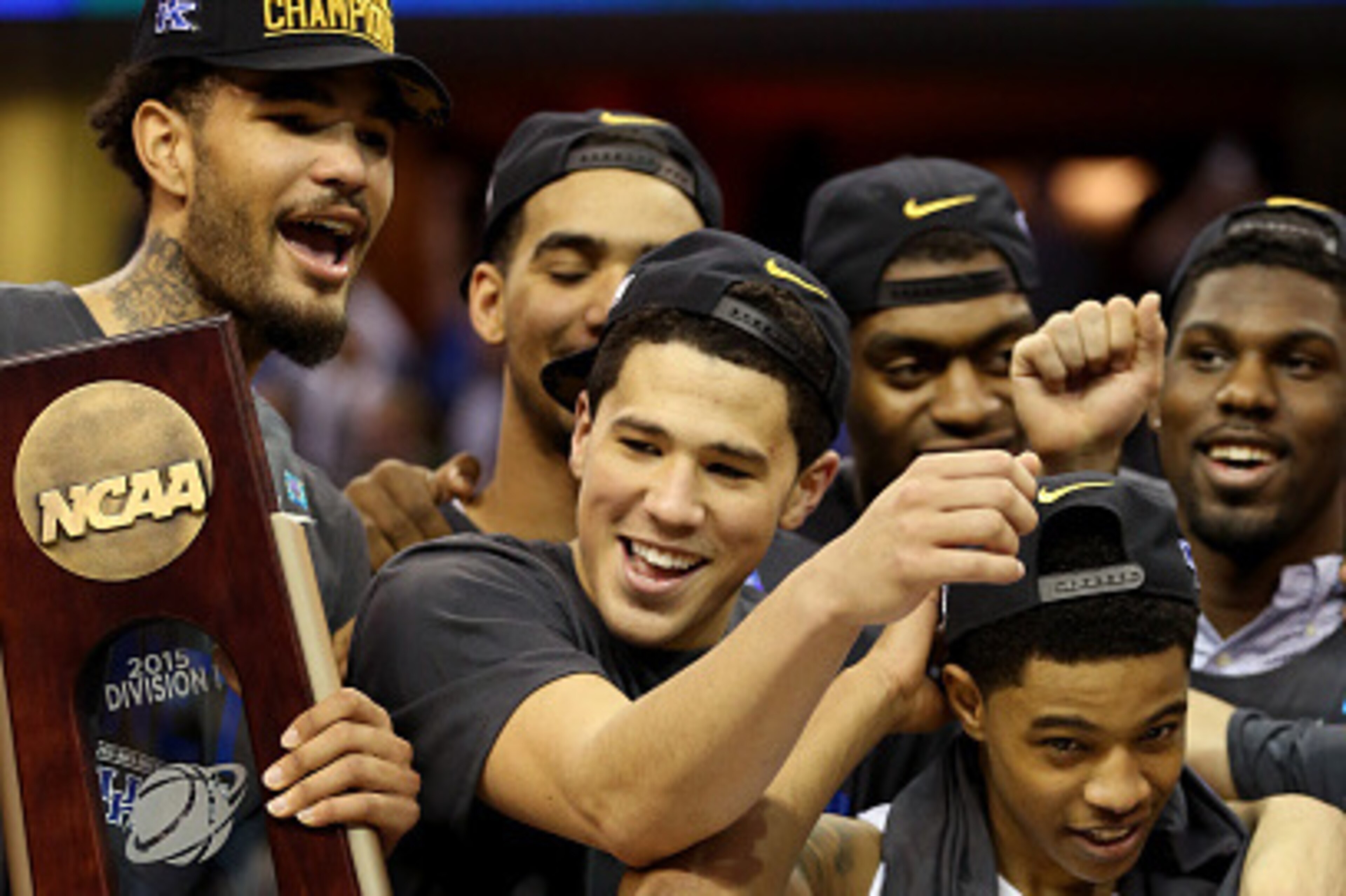 CLEVELAND, OH - MARCH 28: Willie Cauley-Stein #15, Devin Booker #1 and Tyler Ulis #3 of the Kentucky Wildcats celebrate with teammates after defeating the Notre Dame Fighting Irish during the Midwest Regional Final of the 2015 NCAA Men's Basketball tourna