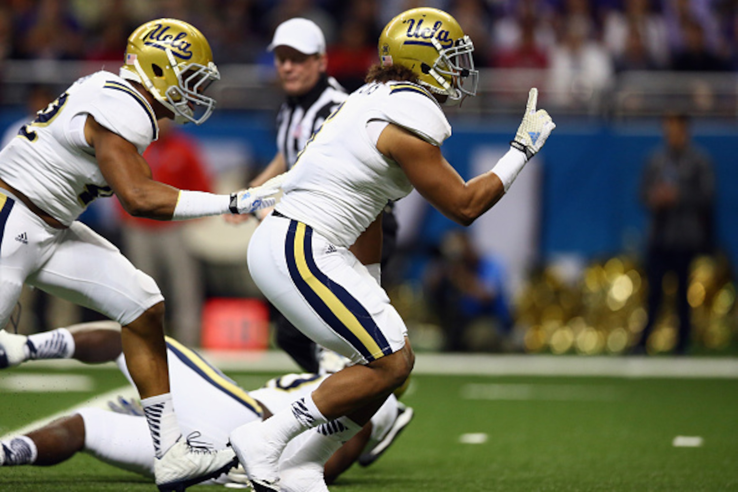 SAN ANTONIO, TX - JANUARY 02:  Eric Kendricks #6 of the UCLA Bruins celebrates a quarterback sack against Jake Waters #15 of the Kansas State Wildcats in the first quarter during the Valero Alamo Bowl at Alamodome on January 2, 2015 in San Antonio, Texas.