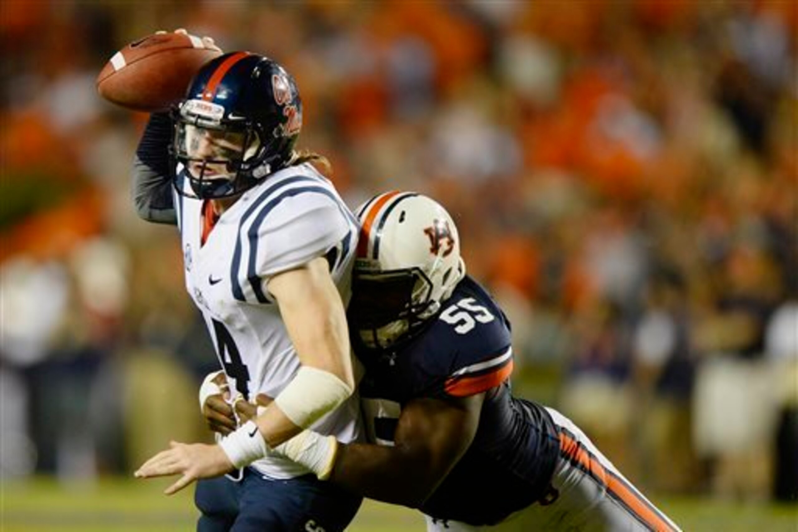 Carl Lawson's return will help Auburn's pass rush immensely.