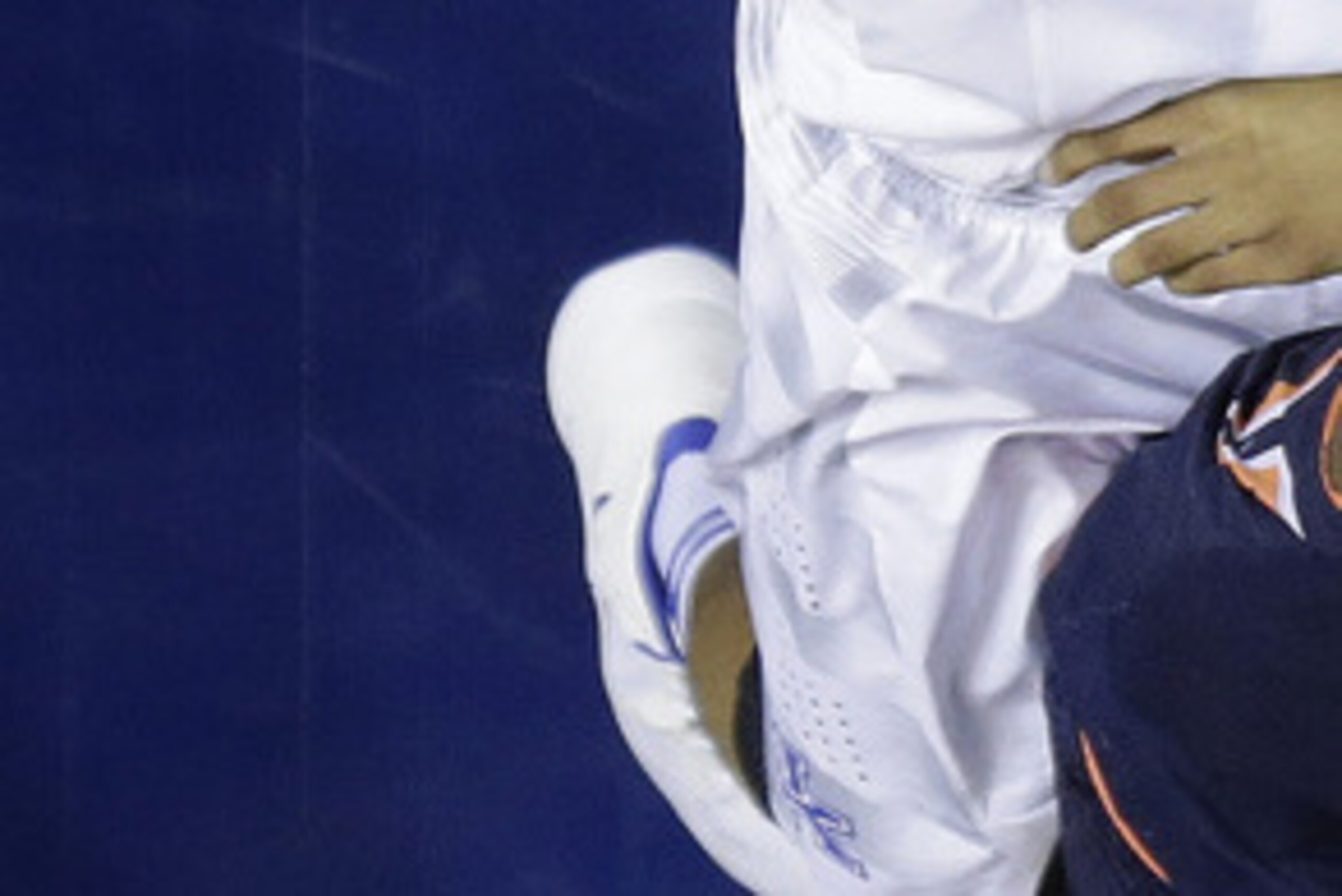 Towns defends Louisville's Montrezl Harrell.