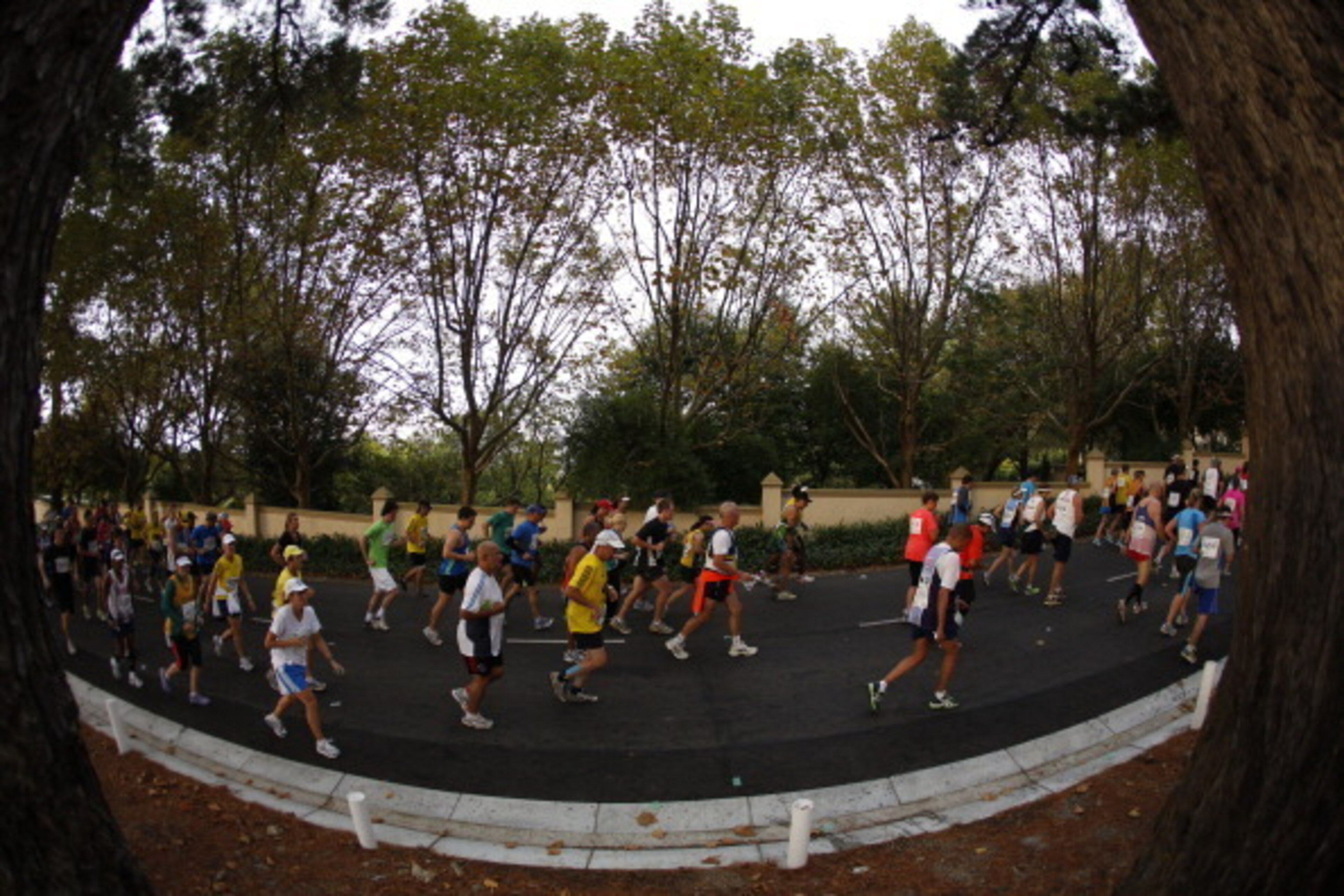 CAPE TOWN, SOUTH AFRICA - MARCH 30:  People run in The Old Mutual Two Oceans Half Marathon on March 30, 2013 in Cape Town, South Africa.  (Photo by Gallo Images/Getty Images)