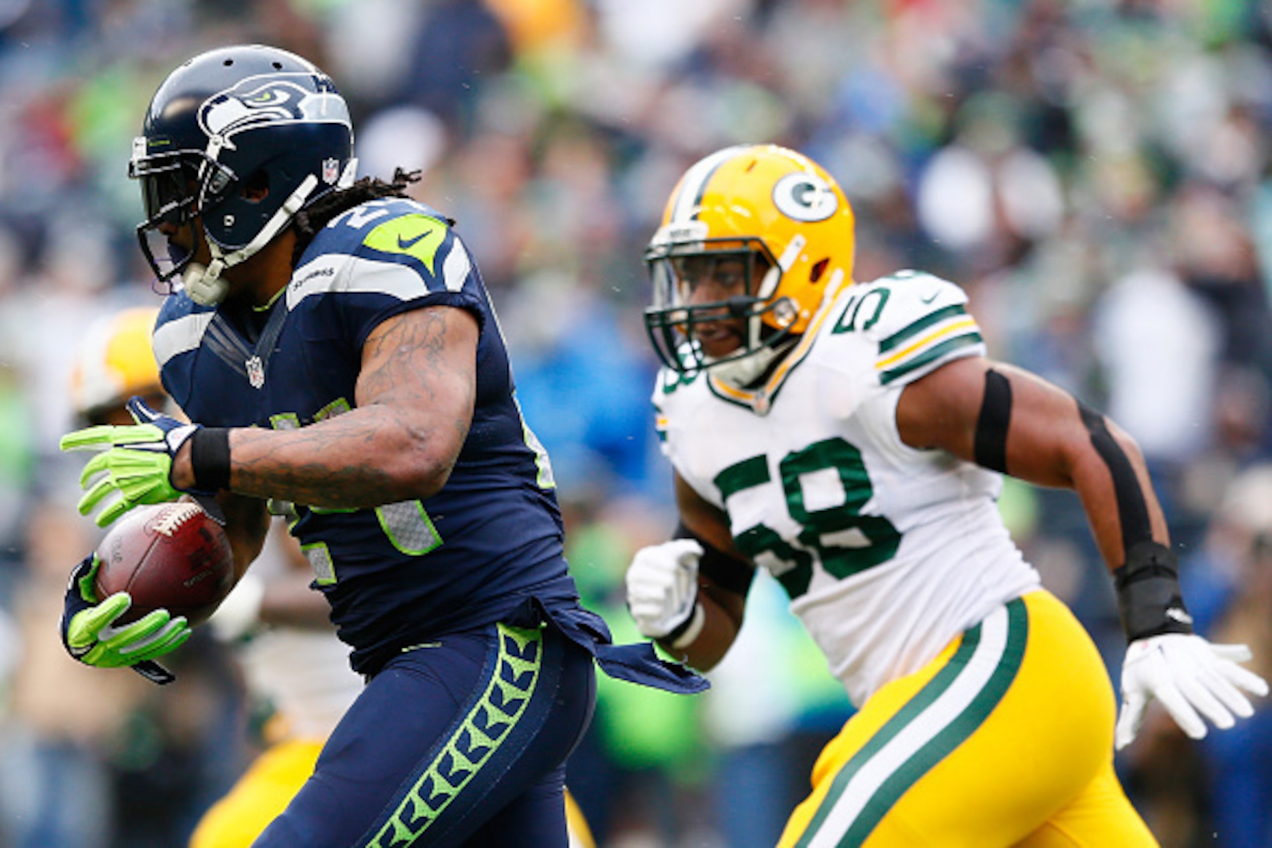 SEATTLE, WA - JANUARY 18:  Marshawn Lynch #24 of the Seattle Seahawks carries the ball against the Green Bay Packers during the 2015 NFC Championship game at CenturyLink Field on January 18, 2015 in Seattle, Washington.  (Photo by Kevin C. Cox/Getty Image