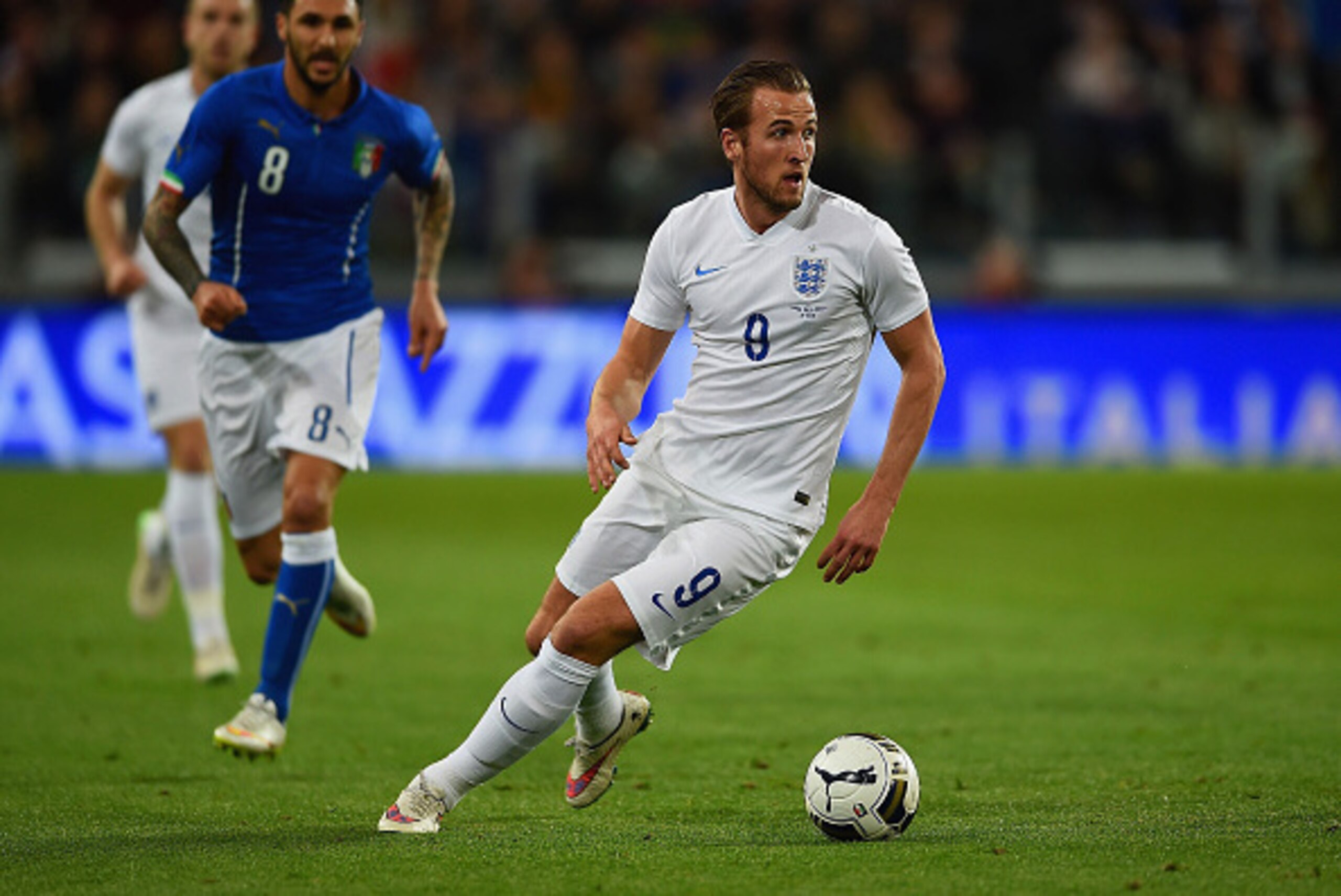 TURIN, ITALY - MARCH 31: Harry Kane of England on the ball during the international friendly match between Italy and England at the Juventus Arena on March 31, 2015 in Turin, Italy.  (Photo by Laurence Griffiths/Getty Images)