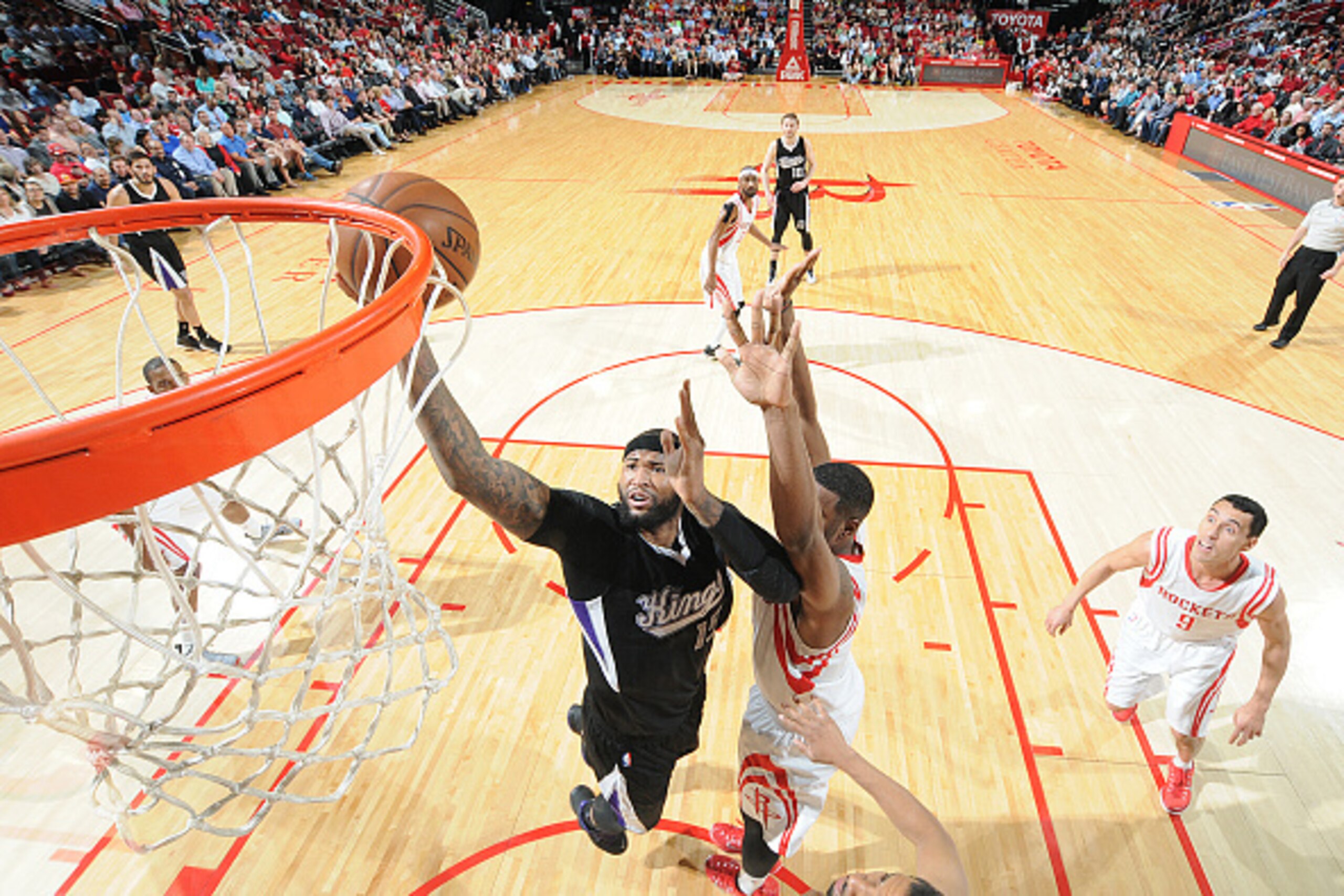 HOUSTON, TX - APRIL 1: DeMarcus Cousins #15 of the Sacramento Kings shoots the ball against the Houston Rockets on April 1, 2015 at the Toyota Center in Houston, Texas. NOTE TO USER: User expressly acknowledges and agrees that, by downloading and or usin HOUSTON, TX - APRIL 1: DeMarcus Cousins #15 of the Sacramento Kings shoots the ball against the Houston Rockets on April 1, 2015 at the Toyota Center in Houston, Texas. NOTE TO USER: User expressly acknowledges and agrees that, by downloading and or usin