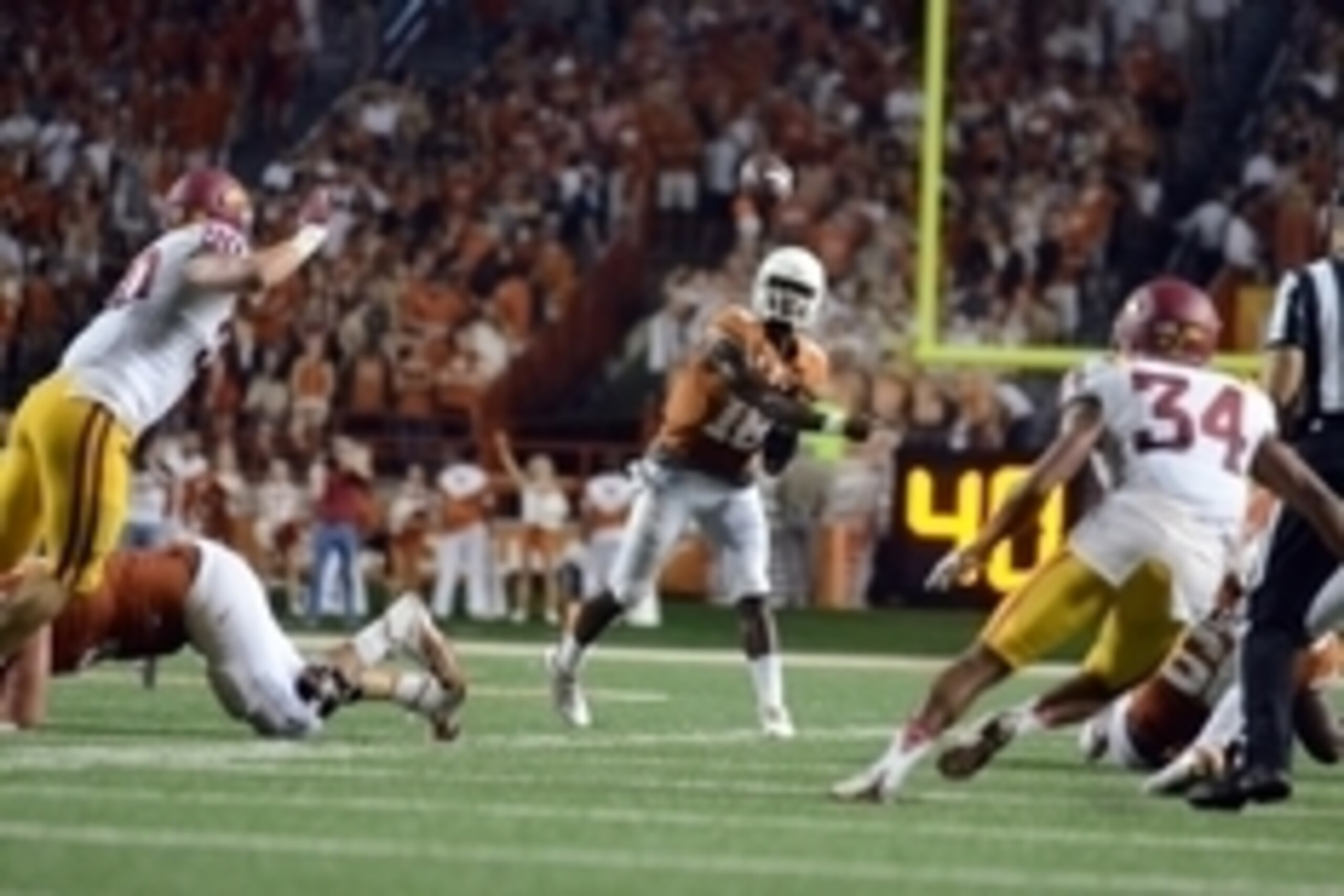 Oct 18, 2014; Austin, TX, USA; Texas Longhorns quarterback Tyrone Swoopes (18) passes the ball against the Iowa State Cyclones during the second half at Darrell K Royal-Texas Memorial Stadium. Texas beat Iowa State 48-45. Mandatory Credit: Brendan Maloney