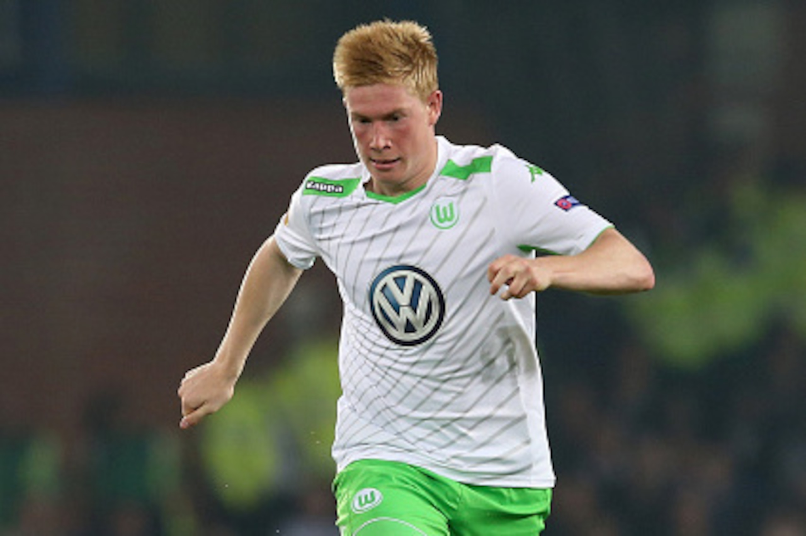 LIVERPOOL, ENGLAND - SEPTEMBER 18:  Kevin de Bruyne of VfL Wolfsburg controls the ball during the UEFA Europa League match between Everton FC and VfL Wolfsburg on September 18, 2014 in Liverpool, United Kingdom.  (Photo by Jan Kruger/Getty Images)