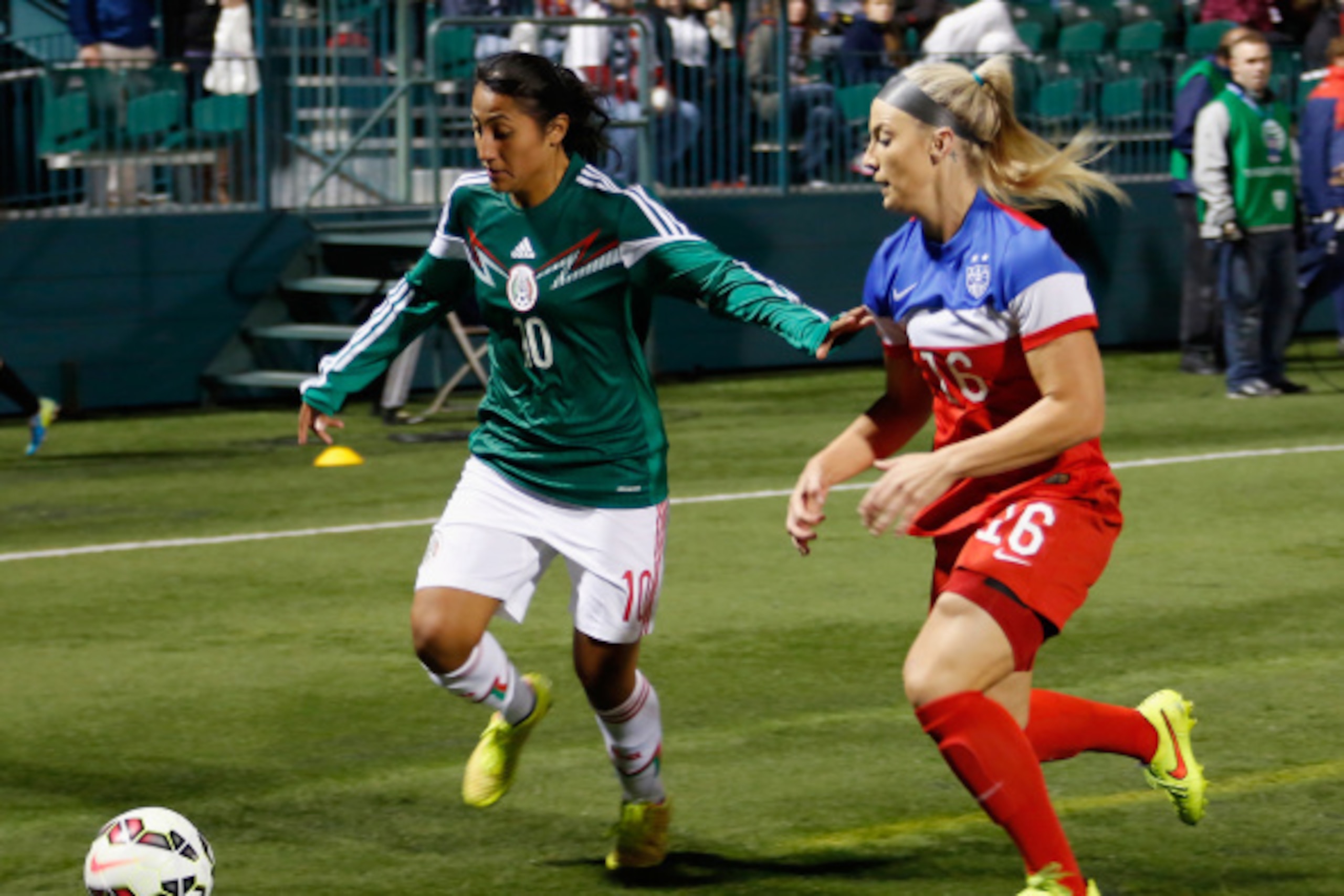ROCHESTER, NY - SEPTEMBER 18: Julie Johnston #16 of the United States chases the ball against Stephany Mayor #10 of Mexico at Sahlen's Stadium on September 18, 2014 in Rochester, New York.  (Photo by Jen Fuller/Getty Images)