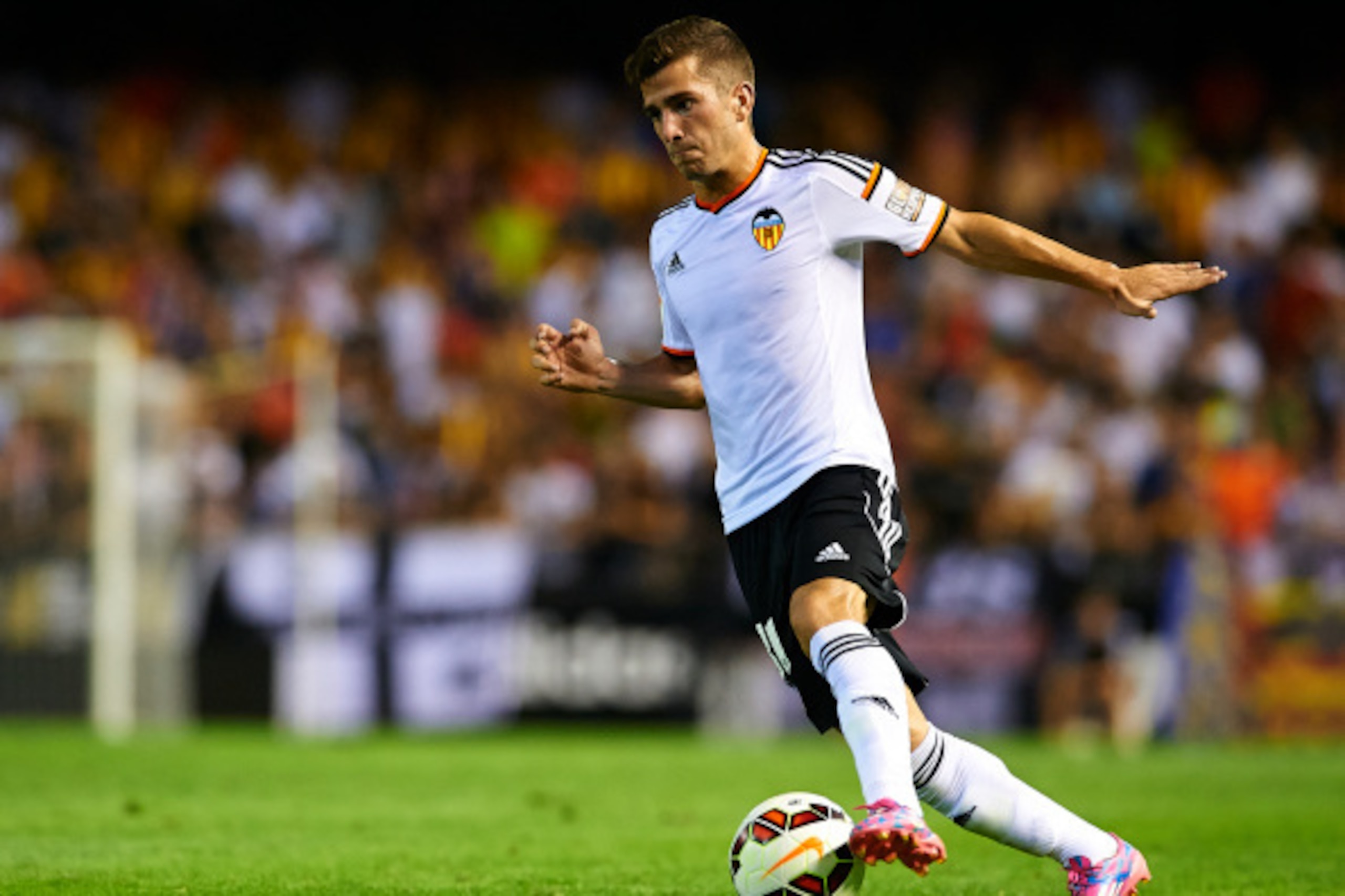 VALENCIA, SPAIN - AUGUST 29:  Jose Gaya of Valencia runs with the ball during the La Liga match between Valencia CF and Malaga CF at Estadi de Mestalla on August 29, 2014 in Valencia, Spain.  (Photo by Manuel Queimadelos Alonso/Getty Images)