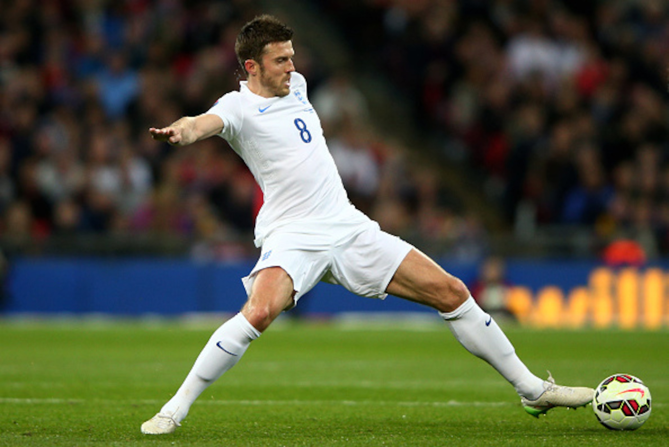 LONDON, ENGLAND - MARCH 27:  Michael Carrick of England controls the ball during the EURO 2016 Qualifier match between England and Lithuania at Wembley Stadium on March 27, 2015 in London, England.  (Photo by Ian Walton/Getty Images)