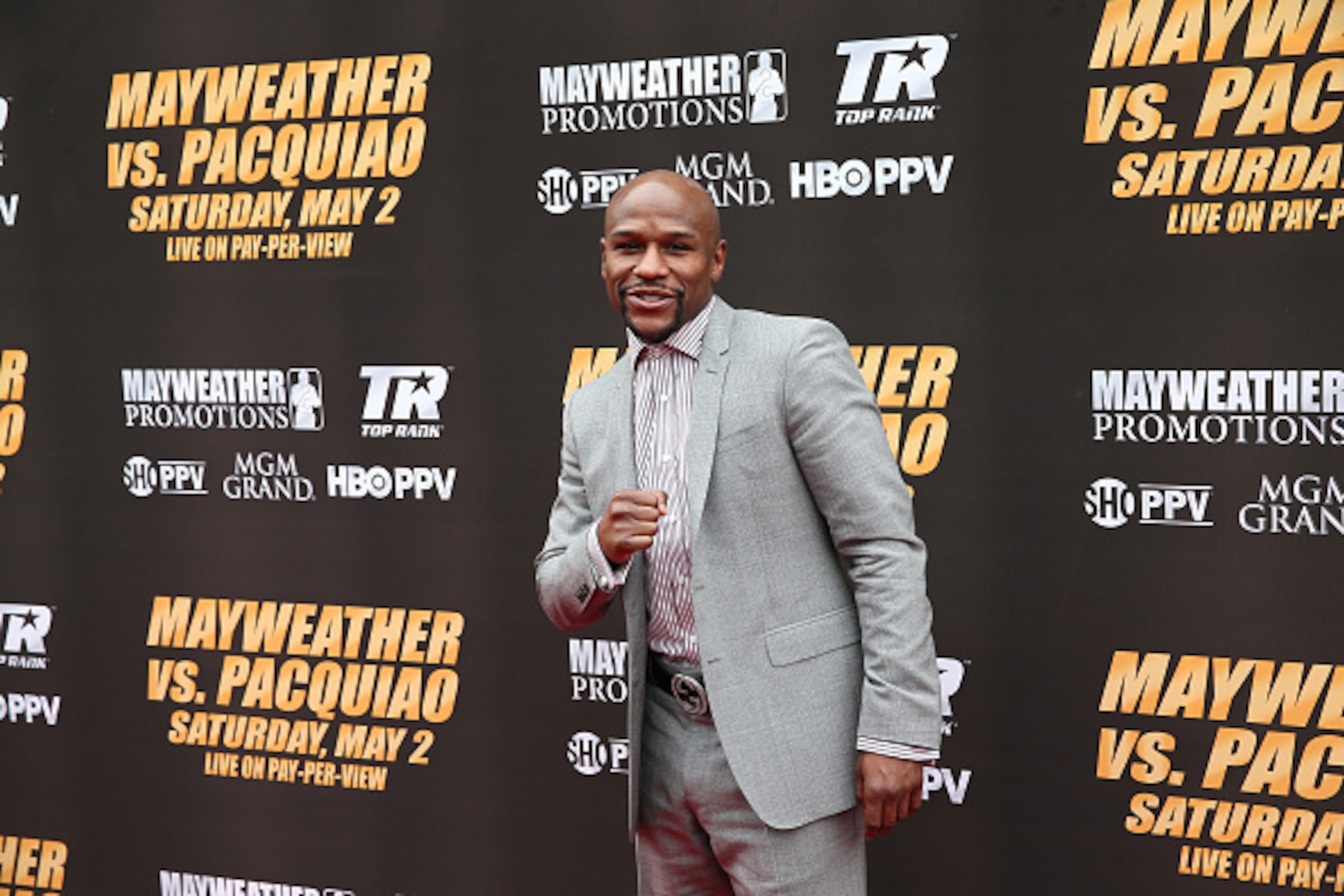 LOS ANGELES, CA - MARCH 11:   Floyd Mayweather poses for the media as he arrives for the Floyd Mayweather v Manny Pacquiao  Press Conference on March 11, 2015 in Los Angeles, California.  (Photo by Stephen Dunn/Getty Images)
