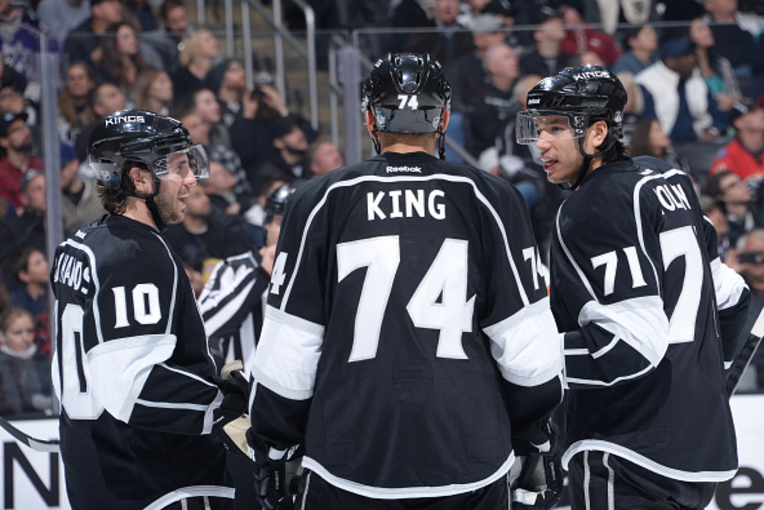 LOS ANGELES, CA - JANUARY 19: Mike Richards #10 converses with Dwight King #74 and Jordan Nolan #71 of the Los Angeles Kings at STAPLES Center on January 19, 2015 in Los Angeles, California. (Photo by Juan Ocampo/NHLI via Getty Images)