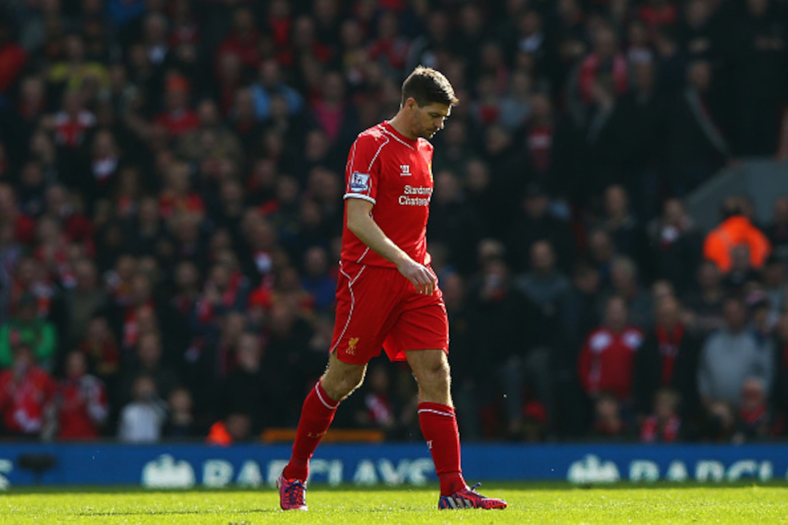 LIVERPOOL, ENGLAND - MARCH 22: Steven Gerrard of Liverpool leaves the field after being sent off during the Barclays Premier League match between Liverpool and Manchester United at Anfield on March 22, 2015 in Liverpool, England. (Photo by Alex Livesey/ LIVERPOOL, ENGLAND - MARCH 22: Steven Gerrard of Liverpool leaves the field after being sent off during the Barclays Premier League match between Liverpool and Manchester United at Anfield on March 22, 2015 in Liverpool, England. (Photo by Alex Livesey/
