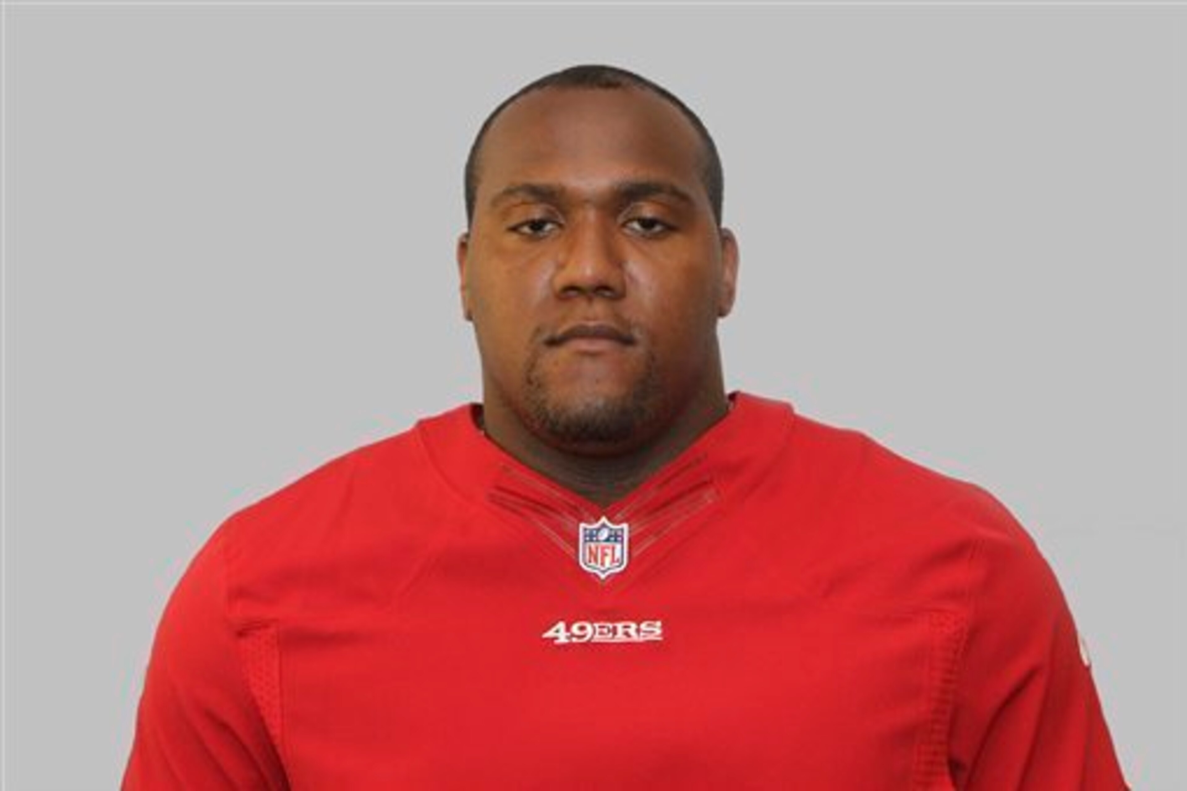 Brandon Thomas will bring that mean-mugging tenacity to the 49ers O-line this season.