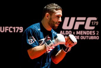 RIO DE JANEIRO, BRAZIL - OCTOBER 23:  Chad Mendes holds an open training session for media at Maracana Stadium on October 23, 2014 in Rio de Janeiro, Brazil.  (Photo by Buda Mendes/Getty Images)