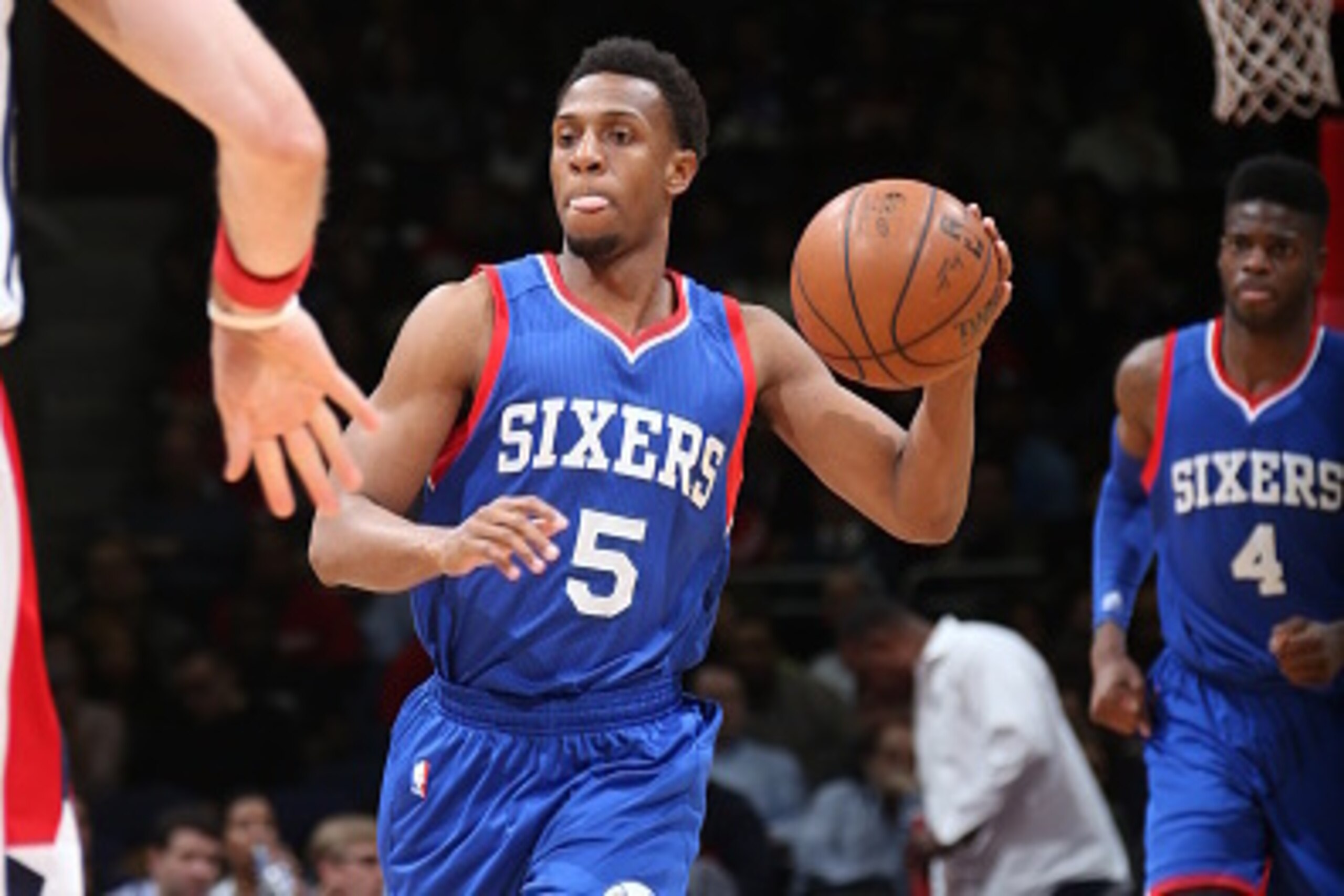 WASHINGTON, DC - APRIL 1:  Ish Smith #5 of the Philadelphia 76ers brings the ball up court against the Washington Wizards on April 1, 2015 at the Verizon Center in Washington, DC. NOTE TO USER: User expressly acknowledges and agrees that, by downloading a